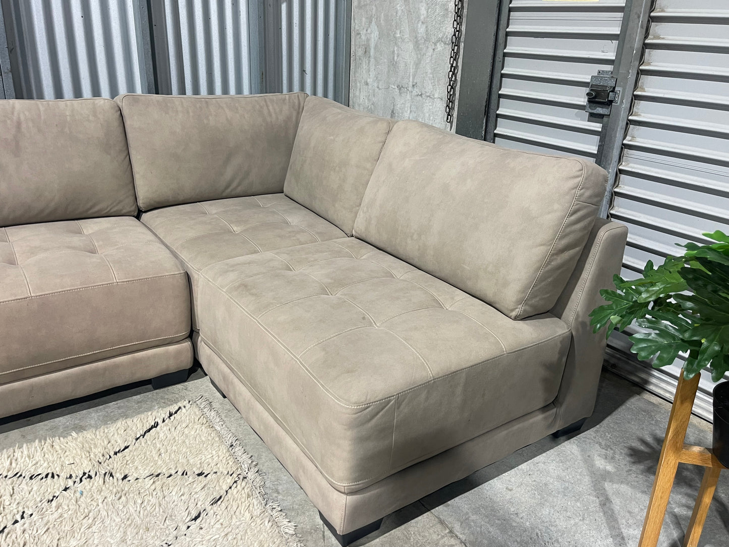 EXCELLENT NEAR NEW CONDITION MODULAR SUEDE LOUNGE SUITE