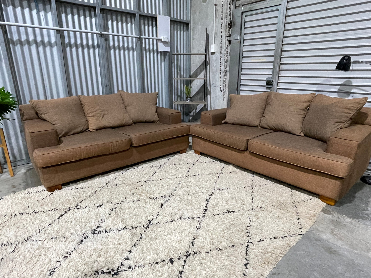 GREAT CONDITION
NZ MADE 2.5+2.5 SEATER LOUNGE SUITE
