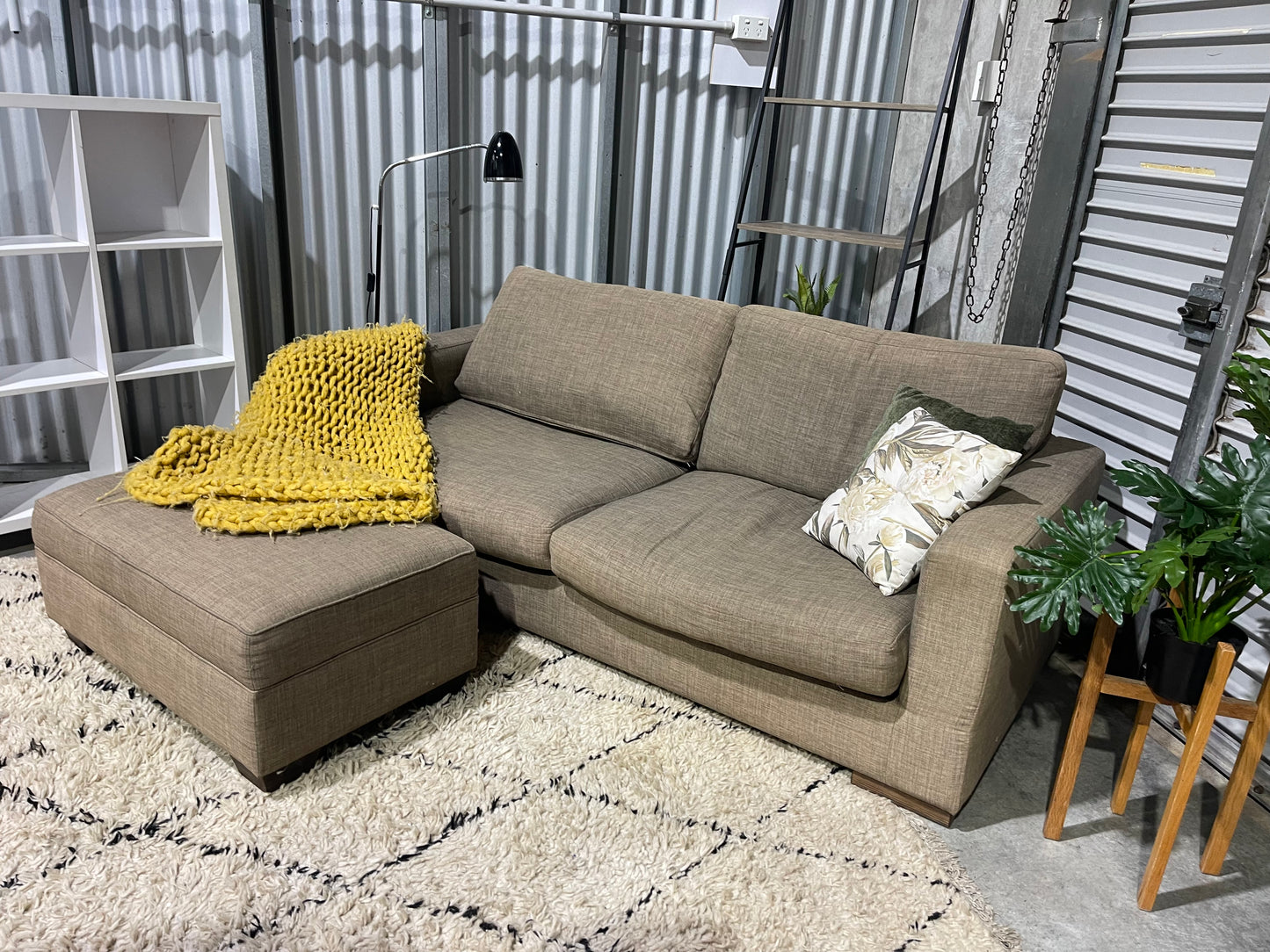 FREEDOM FEATHERDOWN
2.5 SEATER + OTTOMAN