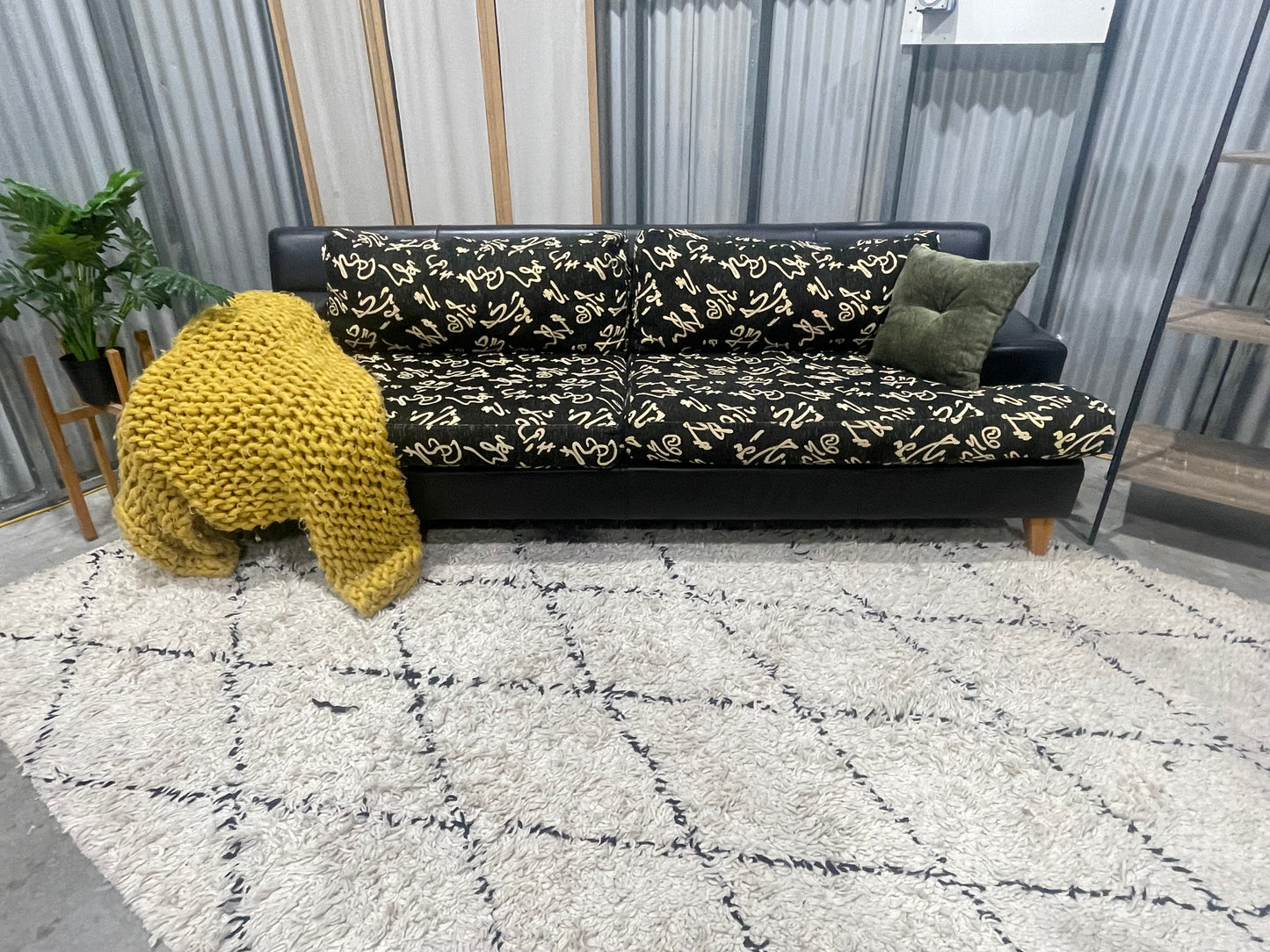 !!!FREE DELIVERY!!! π π¦ Great Condition - Black Leather Colour - 3 Seater Sofa with Patterned Cushions