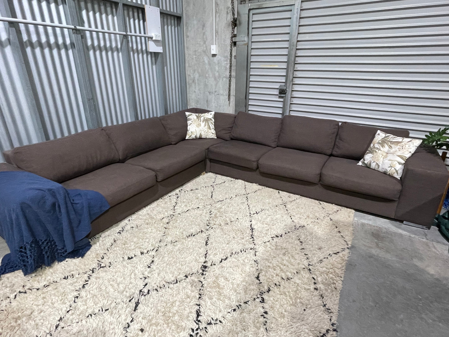 GREAT CONDITION
BAUHAUS FEATHER DOWN
8 SEATER CORNER
LOUNGE SUITE
