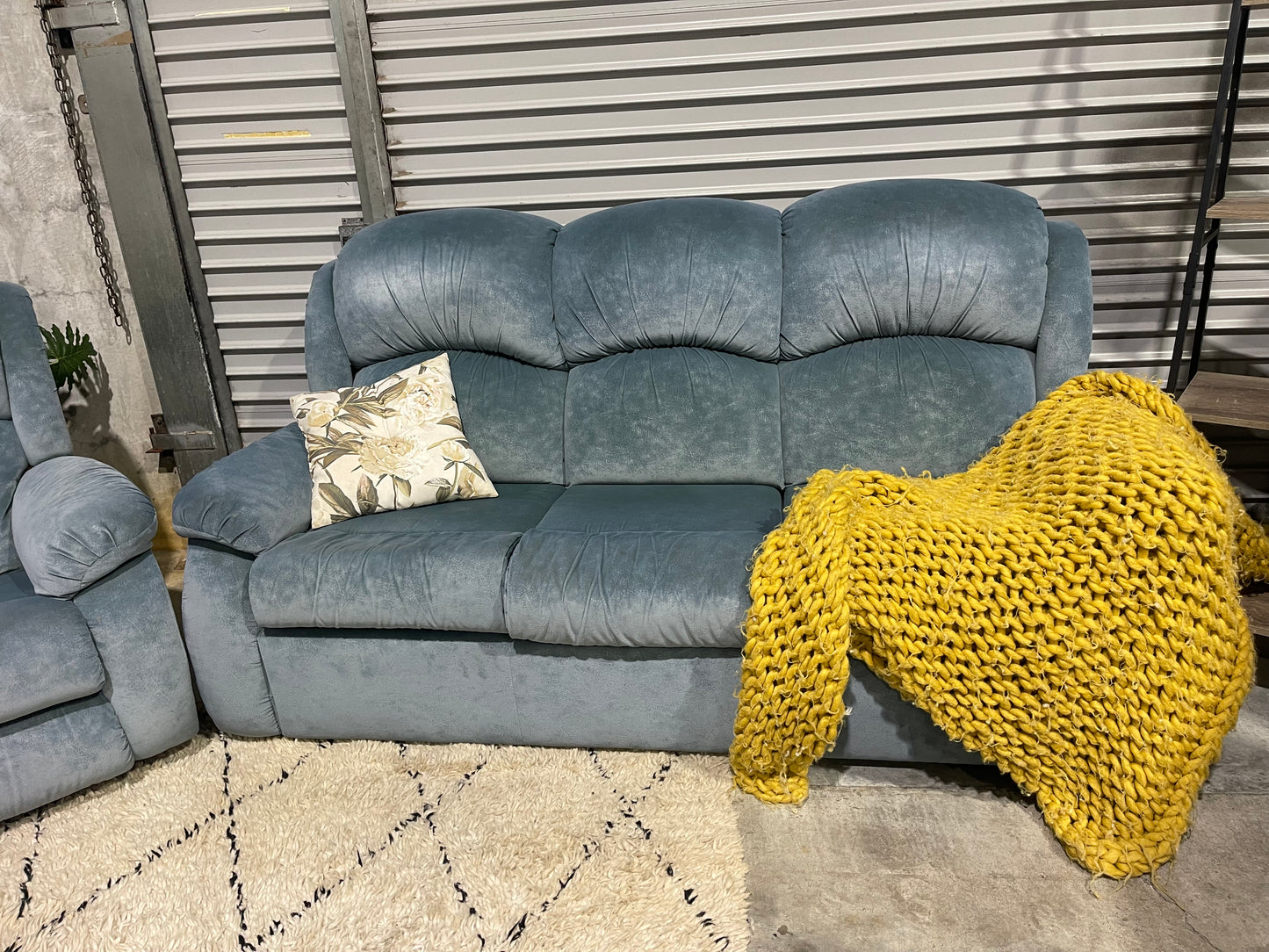 GREAT CONDITION 10 SEATER LOUNGE SUITE
2x ROCKER RECLINER
2x 3 SEATER COUCHES
2x OCCASION CHAIR