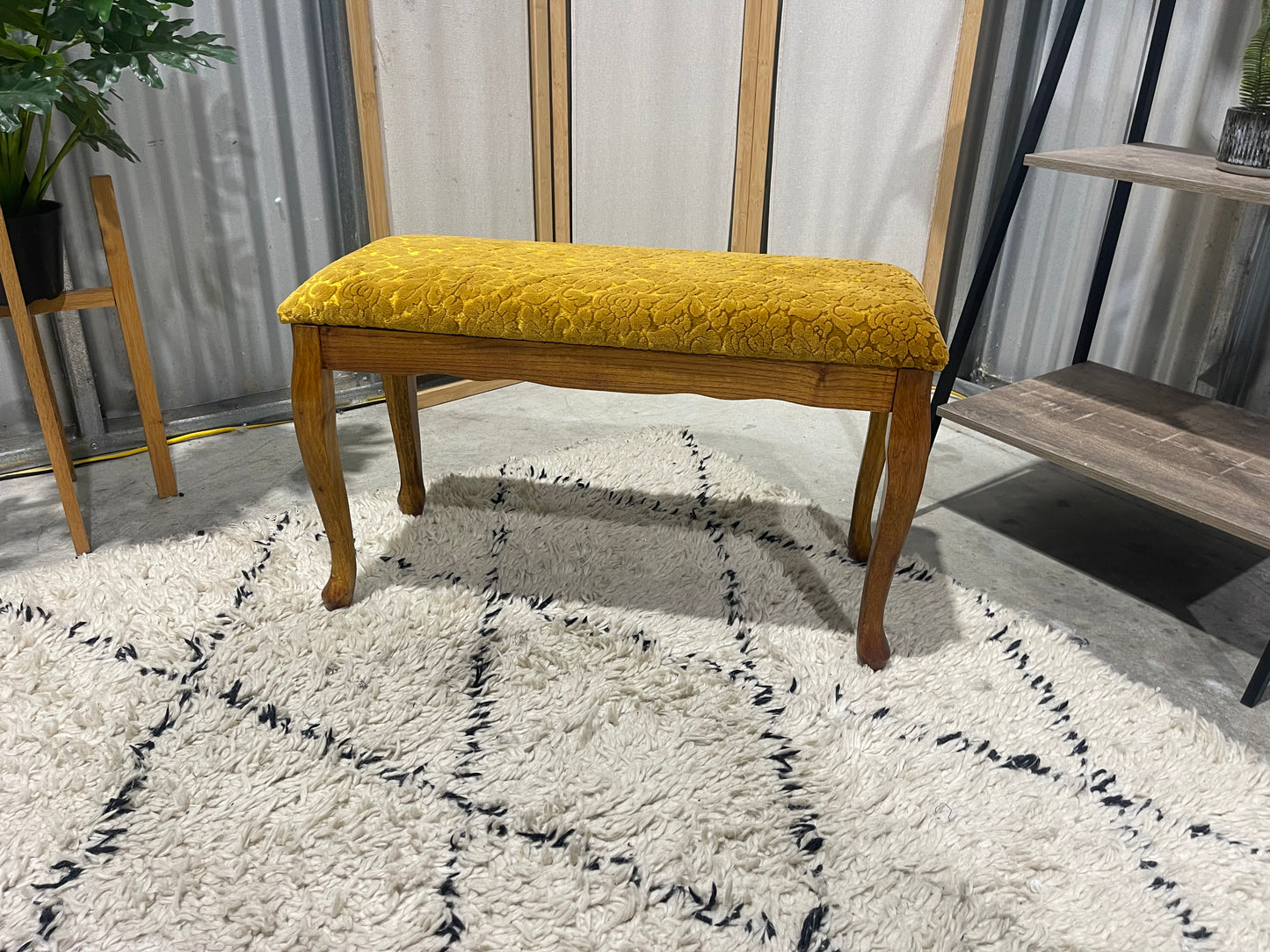 !!!FREE DELIVERY!!! π π¦ Fully Restored Vintage - Vintage Gold Brocade Upholstery - Queen Anne Style Dressing Chair