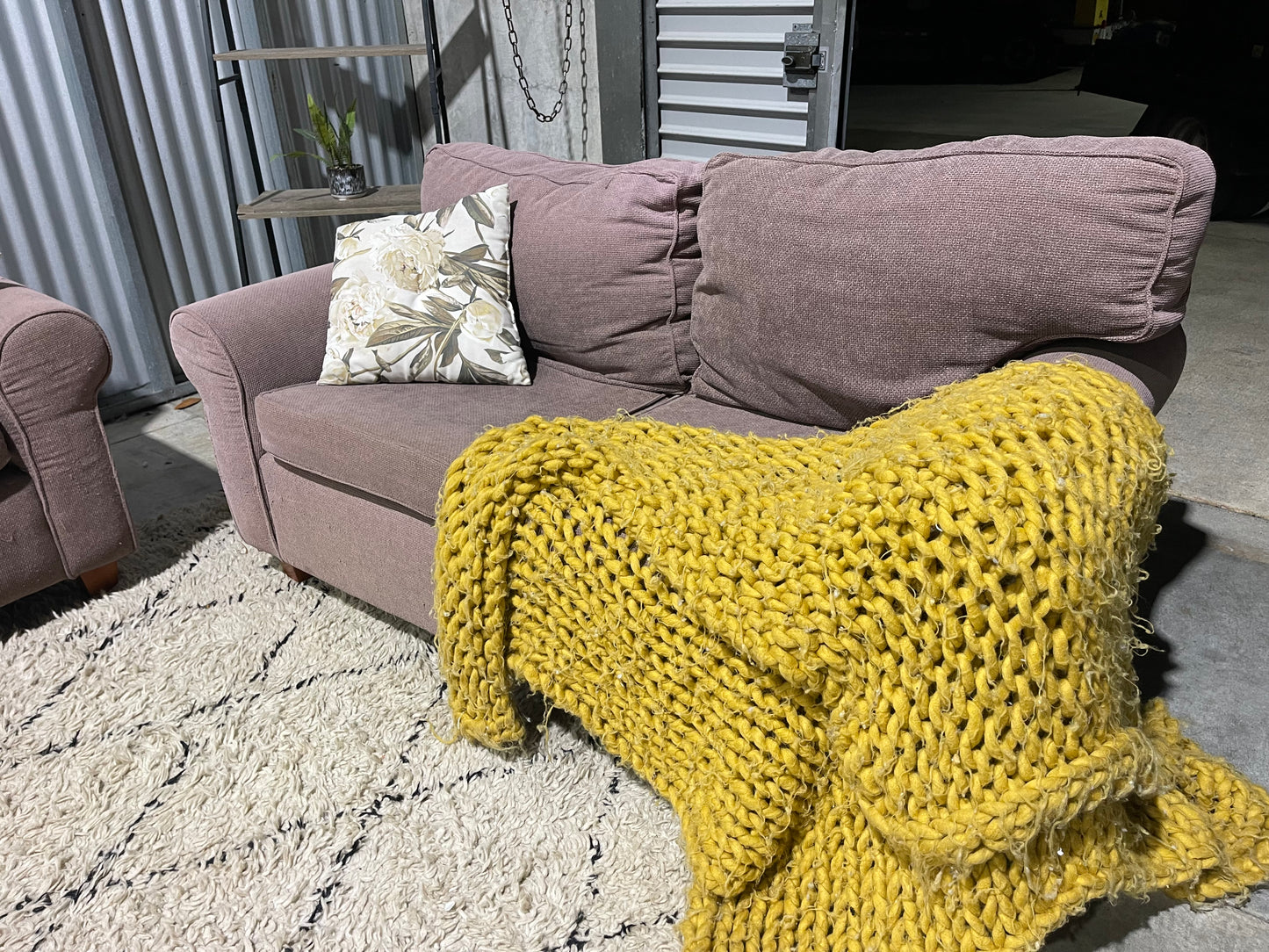GOOD CONDITION
NZ MADE 2+3 SEATER SUITE