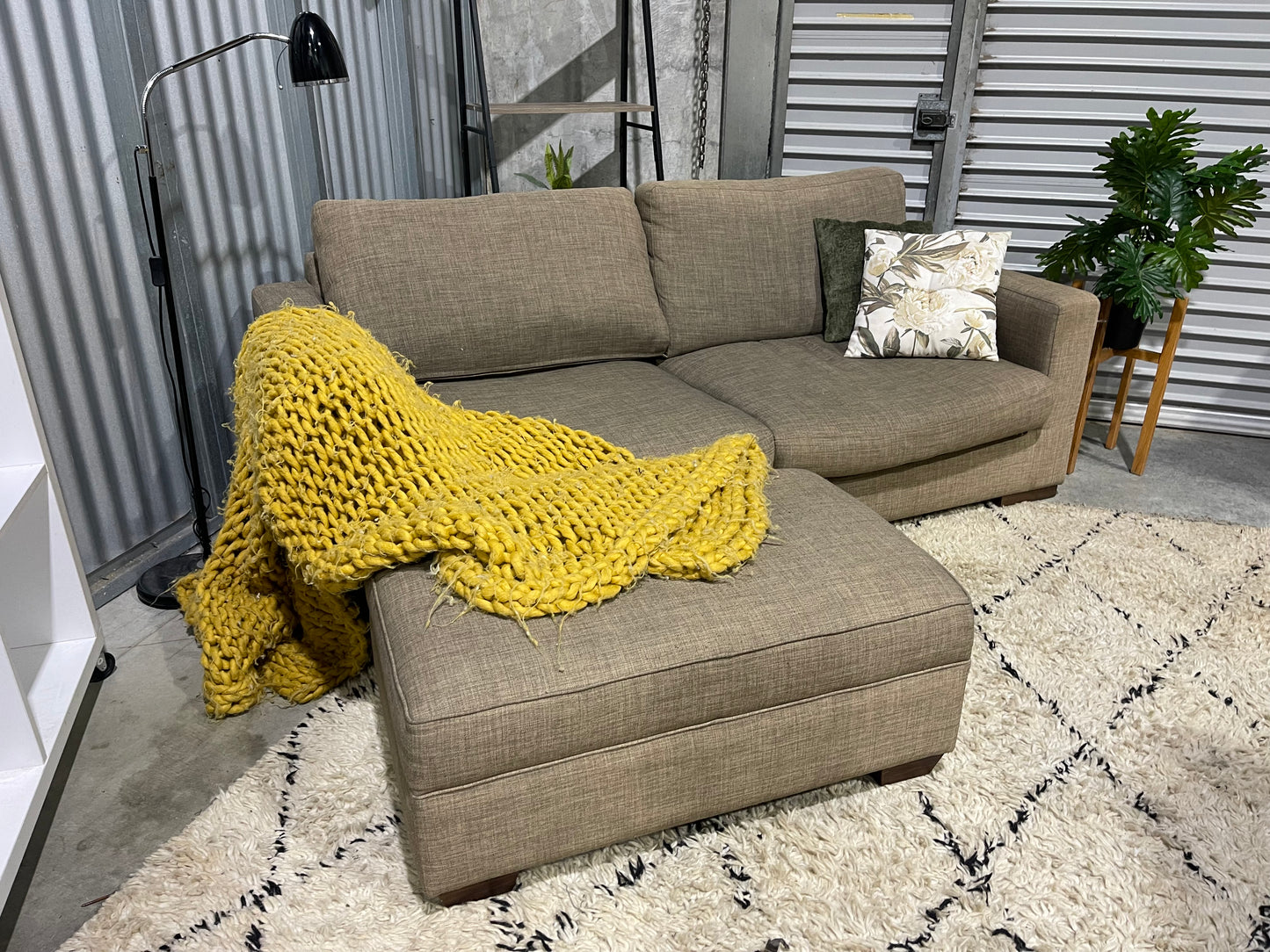 FREEDOM FEATHERDOWN
2.5 SEATER + OTTOMAN