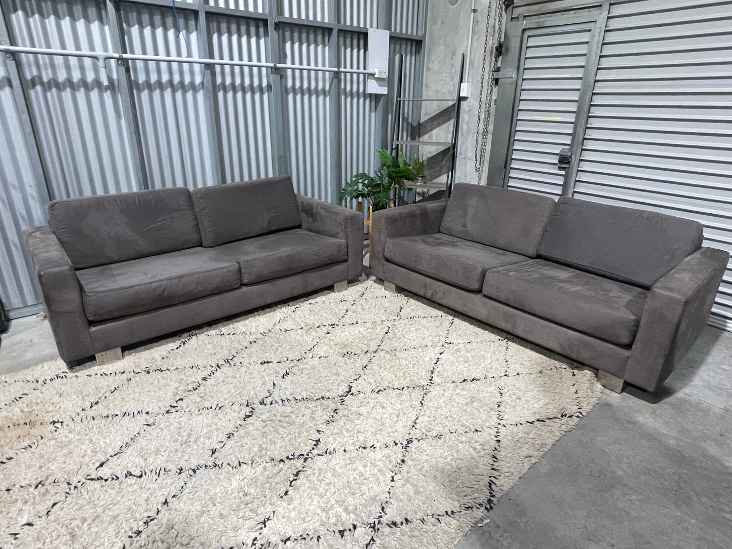 Forma 2.5 + 2.5 seater lounge suite - excellent condition free delivery