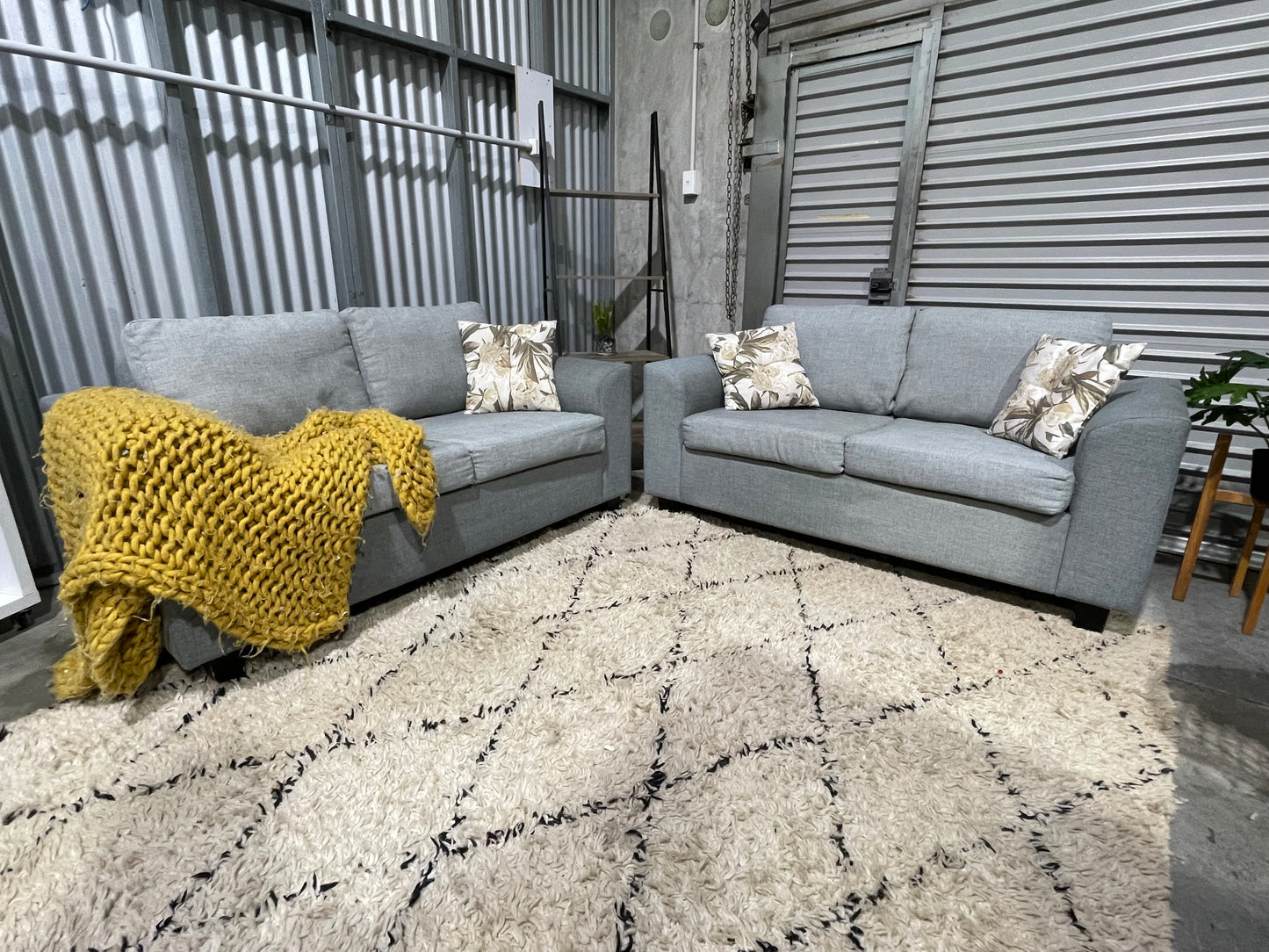 GREAT CONDITION
NZ MADE
2+2 SEATER
LOUNGE SUITE
