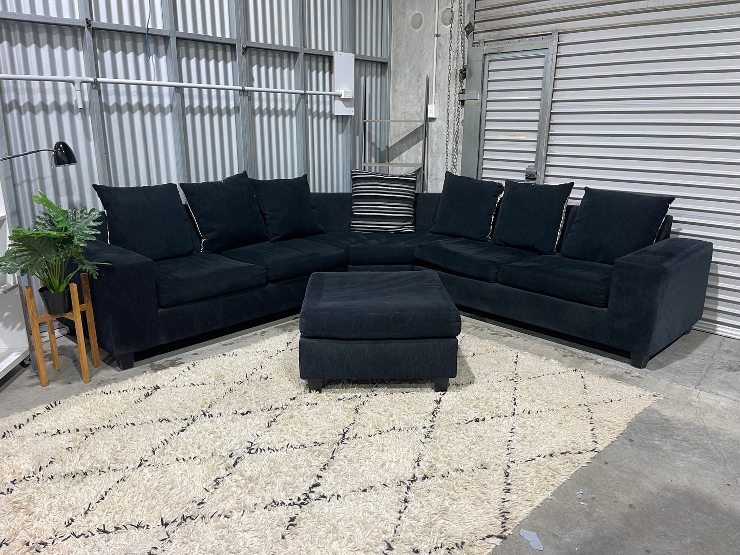EXCELLENT CONDITION
NZ MADE WARWICK
6 SEATER CORNER WITH OTTOMAN