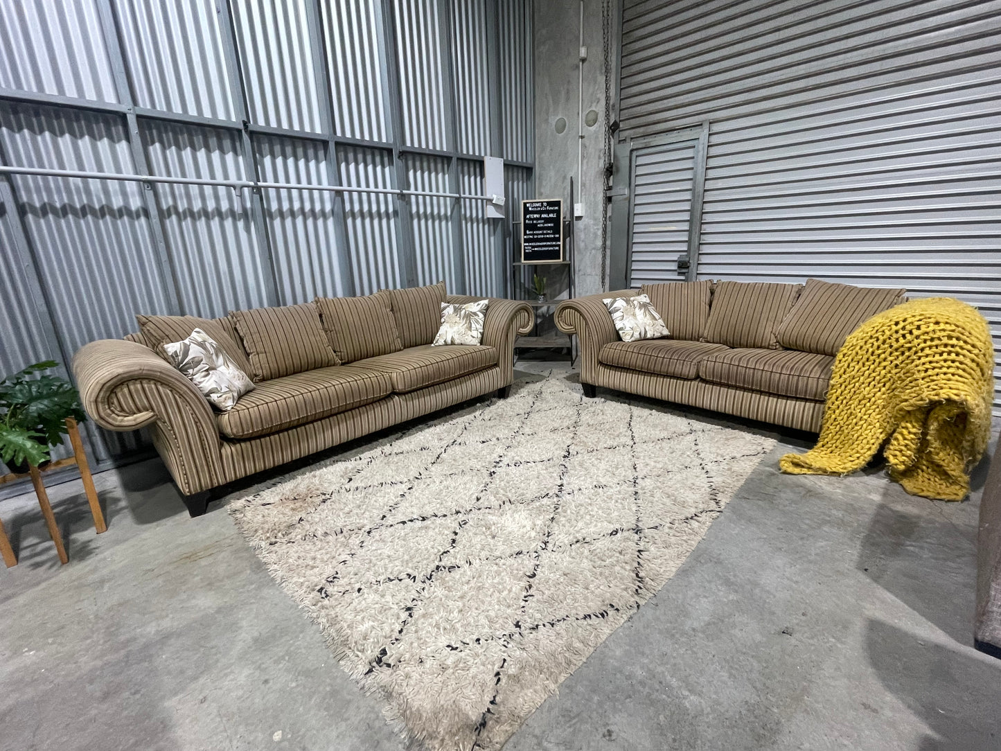 EVAN JOHN PHILIP 3.5+3 SEATER SUITE + DELIVERY TO ROTORUA