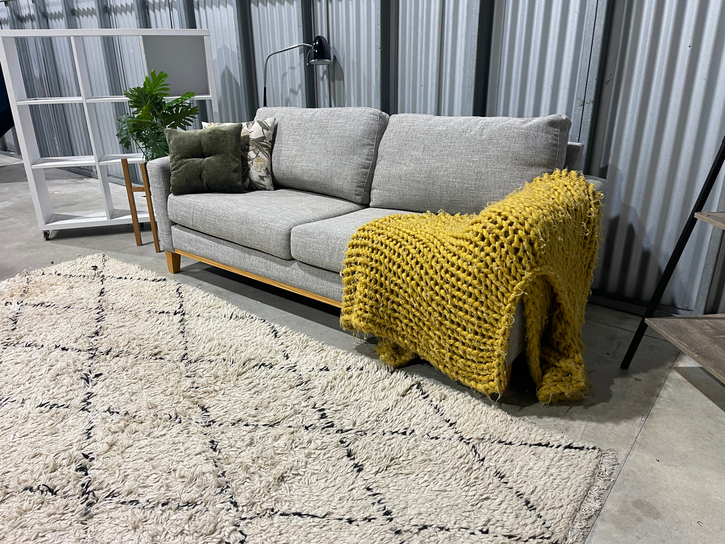 EXCELLENT NEAR NEW CONDITION
HARVEY NORMAN
3 SEATER SOFA