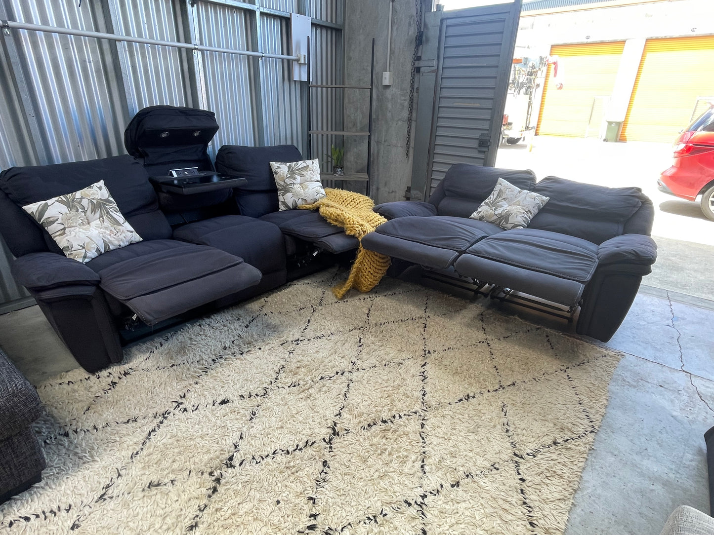 GREAT CONDITION
2+3 SEATER RECLINER LOUNGE SUITE