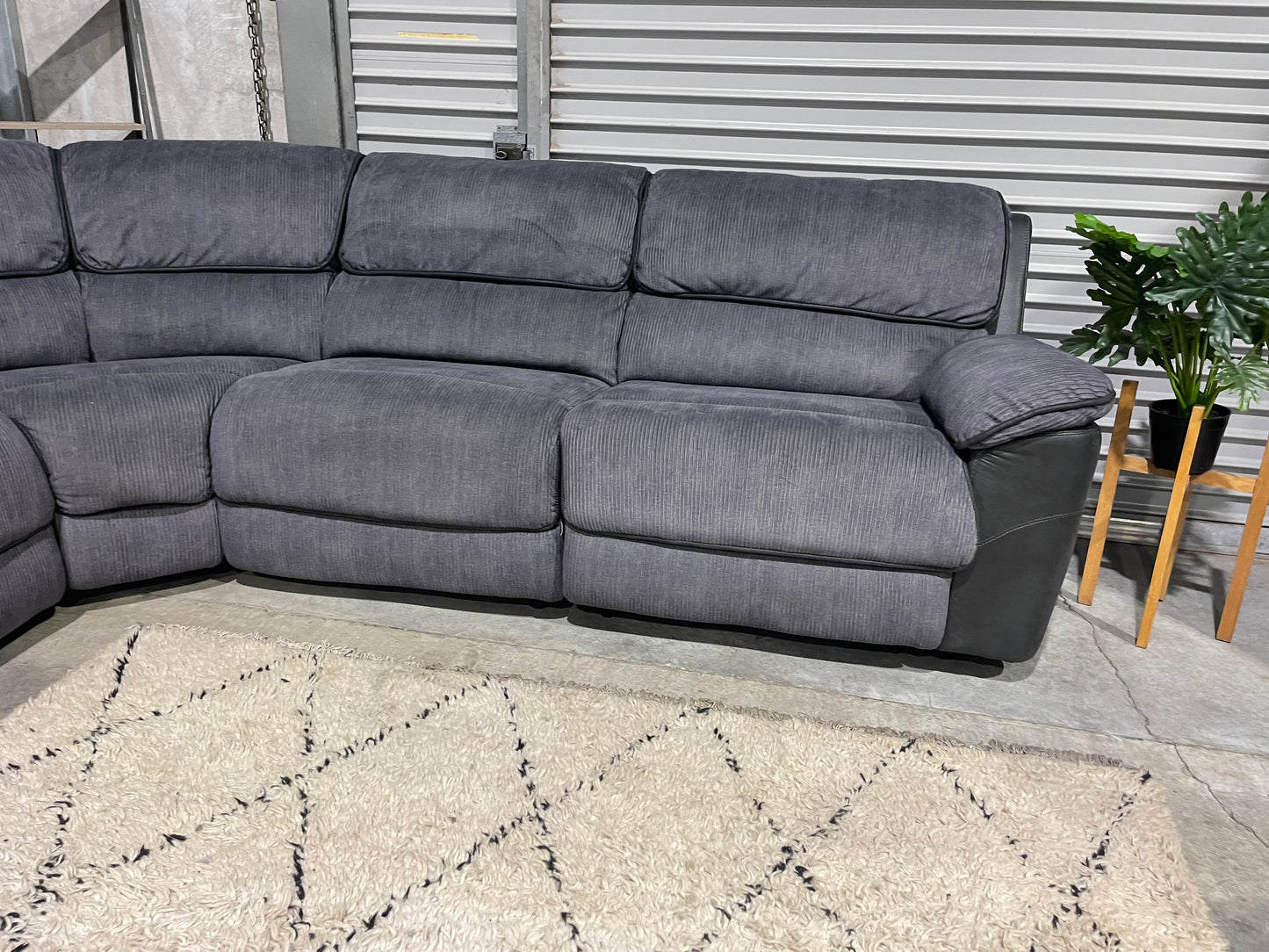 HARVEY NORMAN LACHLAN RECLINER CORNER LOUNGE SUITE + DELIVERY TO ROTORUA