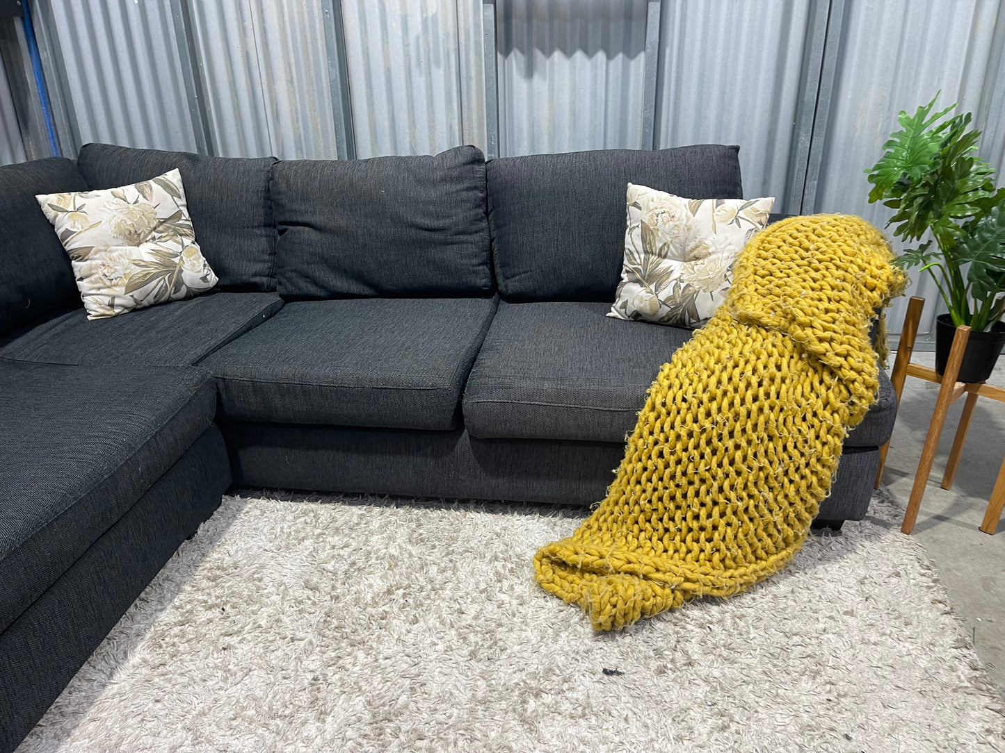 GREAT CONDITION
5 SEATER
CORNER LOUNGE SUITE