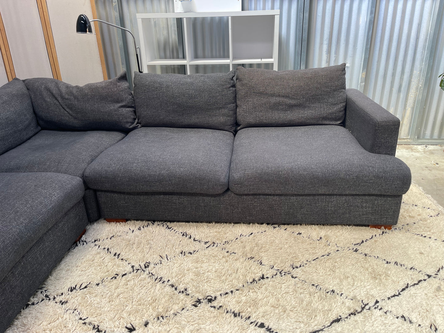 !!!FREE DELIVERY!!! π π¦ EXCELLENT CONDITION FEATHER DOWN - Charcoal Black Colour - JOHN YOUNG BRANDED - 5 Seater Corner Lounge Suite