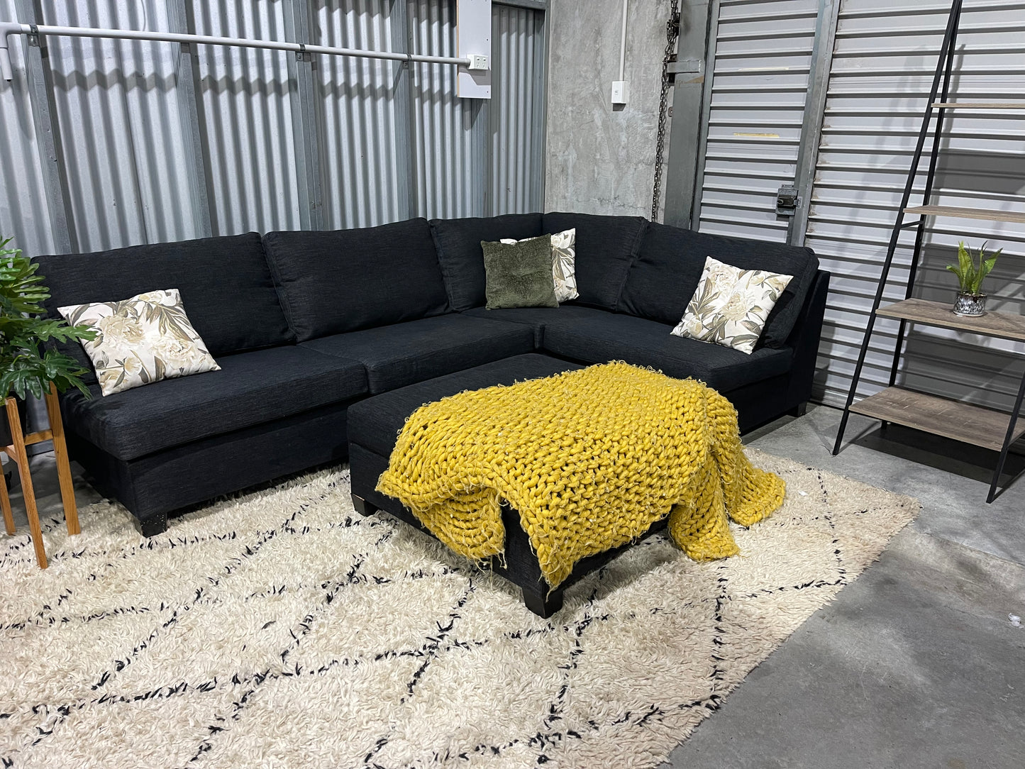 EXCELLENT CONDITION
MODULAR CORNER LOUNGE SUITE WITH OTTOMAN