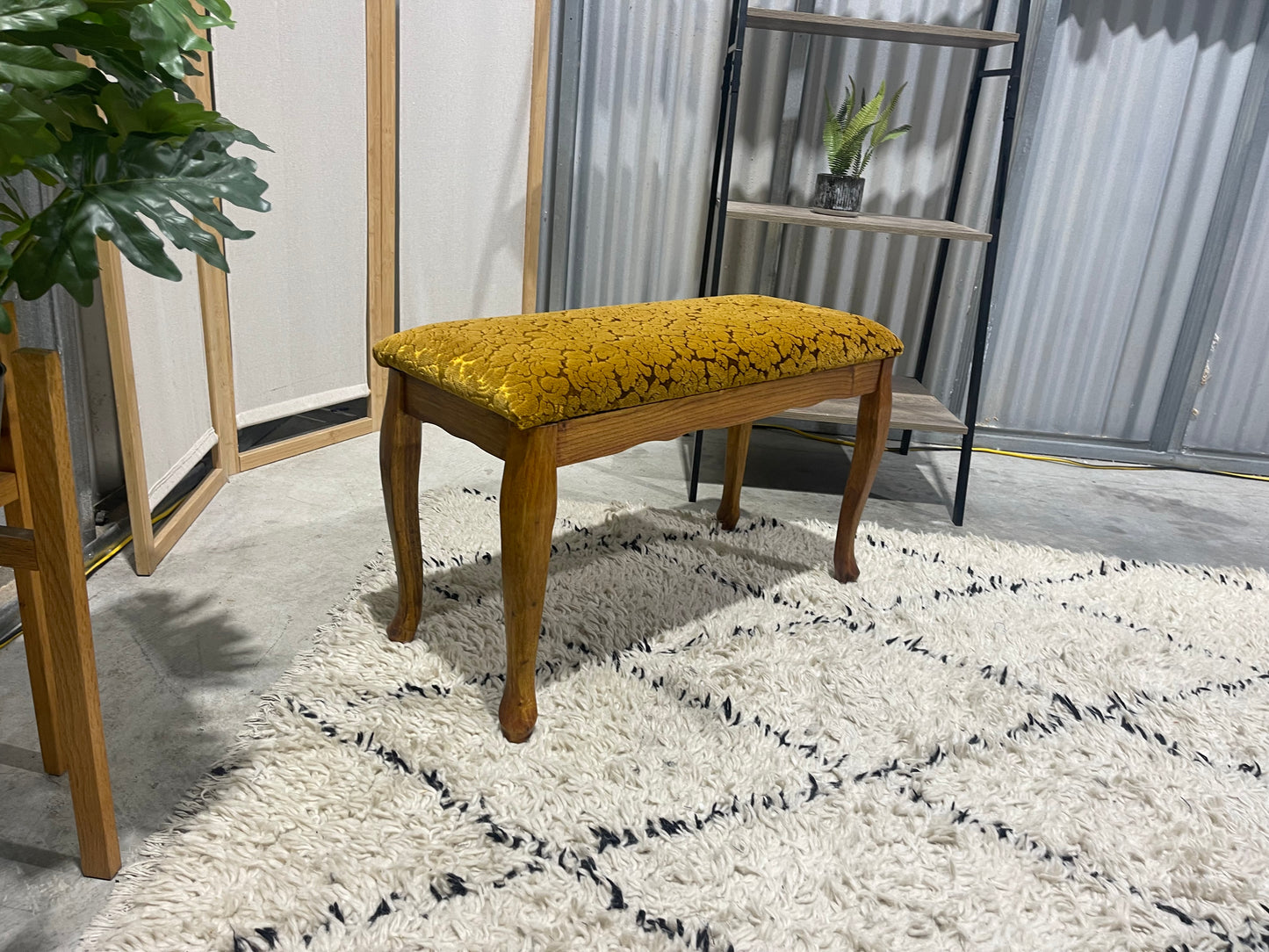 !!!FREE DELIVERY!!! π π¦ Fully Restored Vintage - Vintage Gold Brocade Upholstery - Queen Anne Style Dressing Chair