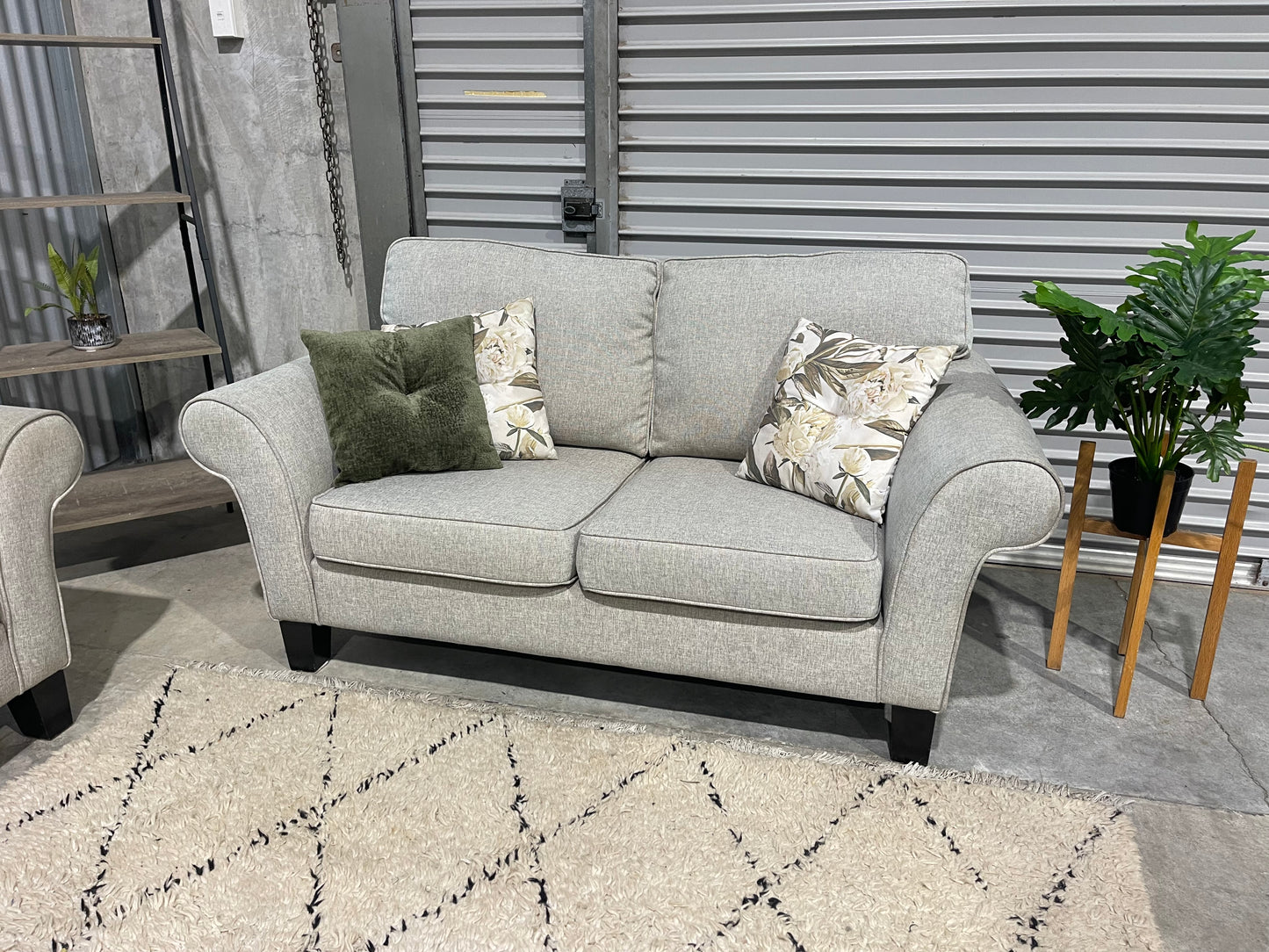 GOOD CONDITION
2+3 SEATER LOUNGE SUITE