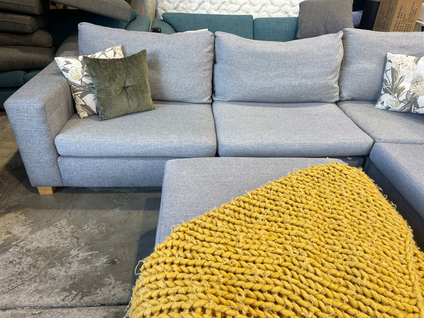 !!!FREE DELIVERY!!! π π¦ Excelent Condition - Modern Gray Colour - 5 seater modular Corner with Ottoman
