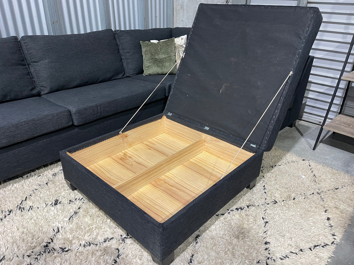 EXCELLENT CONDITION
MODULAR CORNER LOUNGE SUITE WITH OTTOMAN