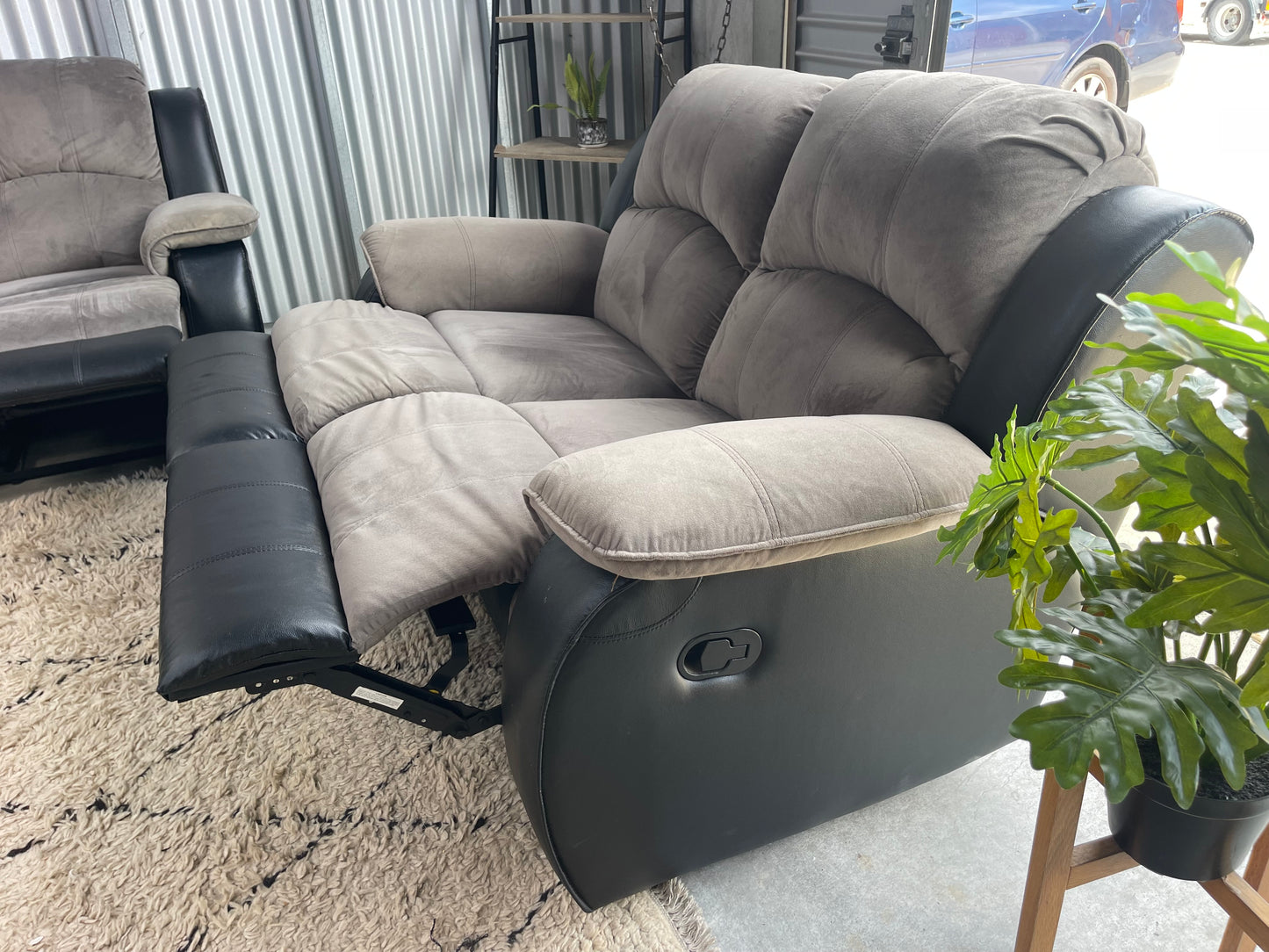EXCELLENT CONDITION
2+3 SEATER RECLINER
LOUNGE SUITE