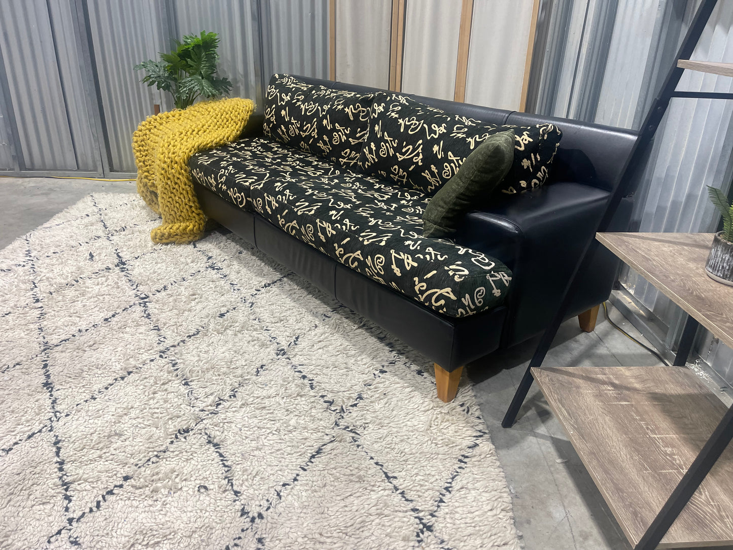 !!!FREE DELIVERY!!! π π¦ Great Condition - Black Leather Colour - 3 Seater Sofa with Patterned Cushions