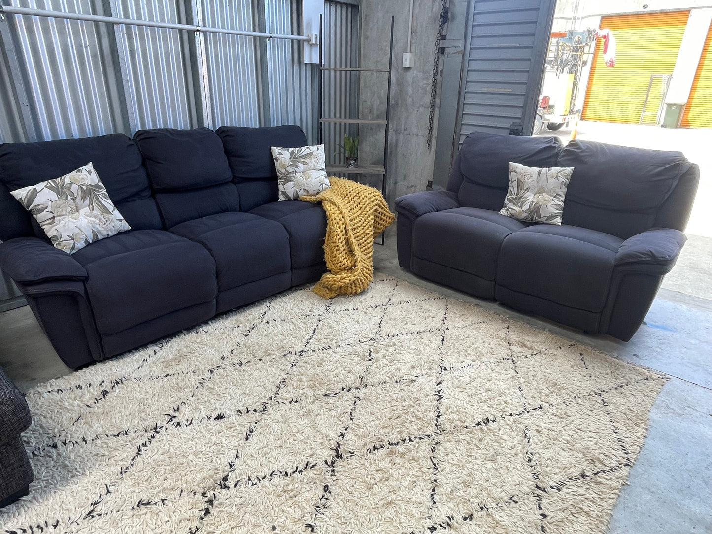 GREAT CONDITION
2+3 SEATER RECLINER LOUNGE SUITE