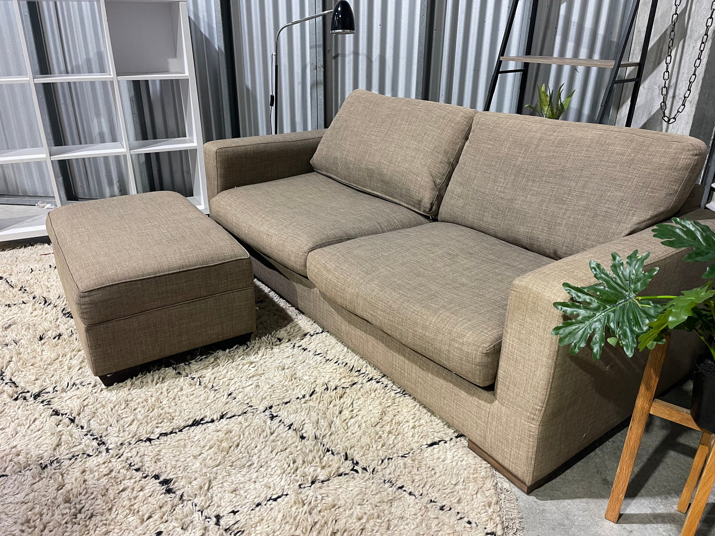 FREEDOM FEATHERDOWN
2.5 SEATER + OTTOMAN