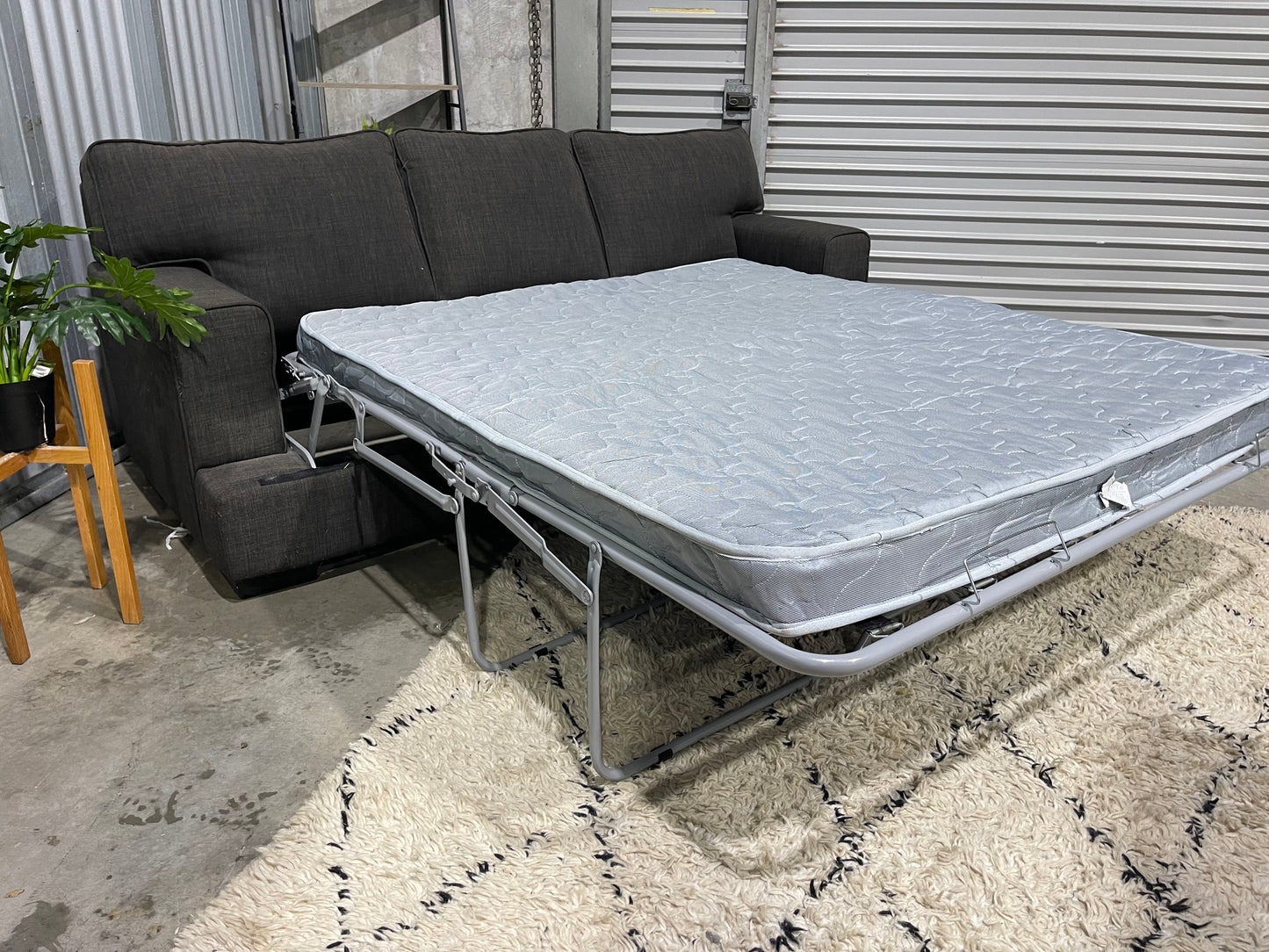 EXCELLENT CONDITION
3 SEATER SOFA BED