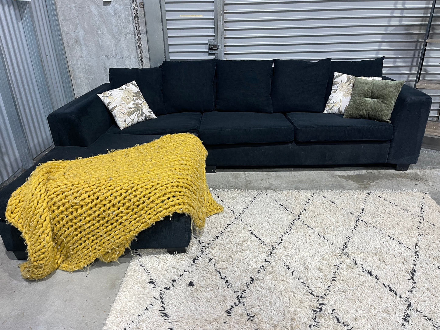EXCELLENT CONDITION NZ MADE
4 SEATER L SHAPE WITH CHAISE