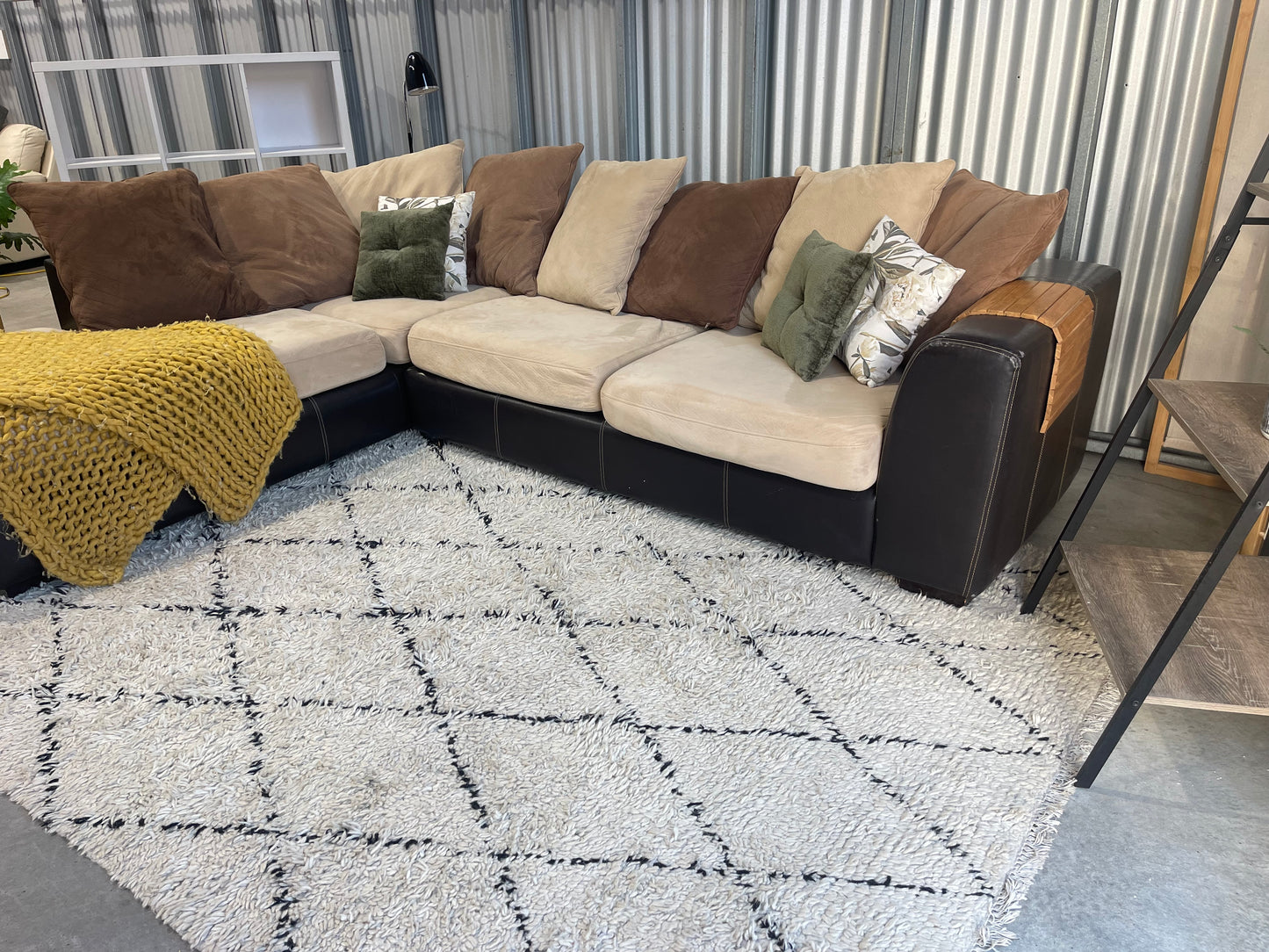!!!FREE DELIVERY!!! π π¦ Good Condition - Woodland Brown Leather Look - 5 seater Corner lounge Suite with Chaise