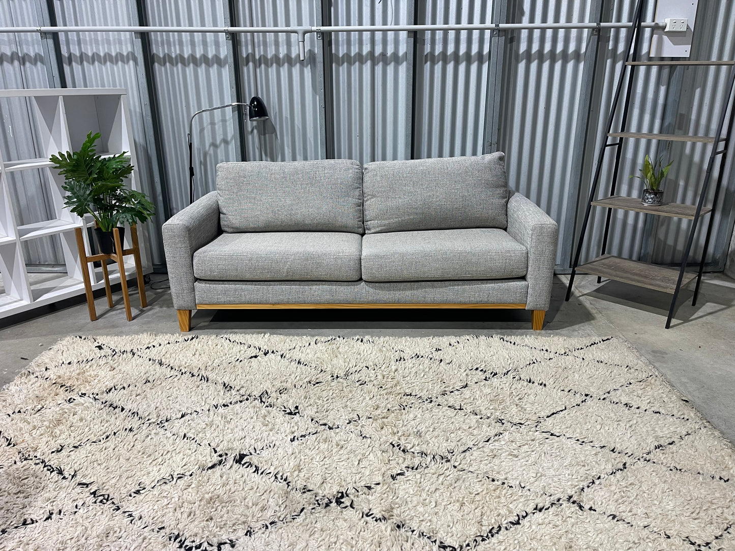 EXCELLENT NEAR NEW CONDITION
HARVEY NORMAN
3 SEATER SOFA