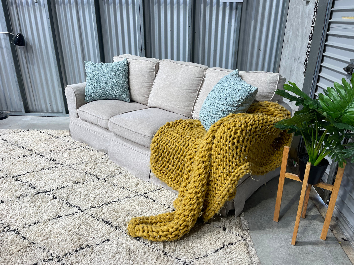 GREAT CONDITION
LINEN CANVAS
3 Seater Sofa