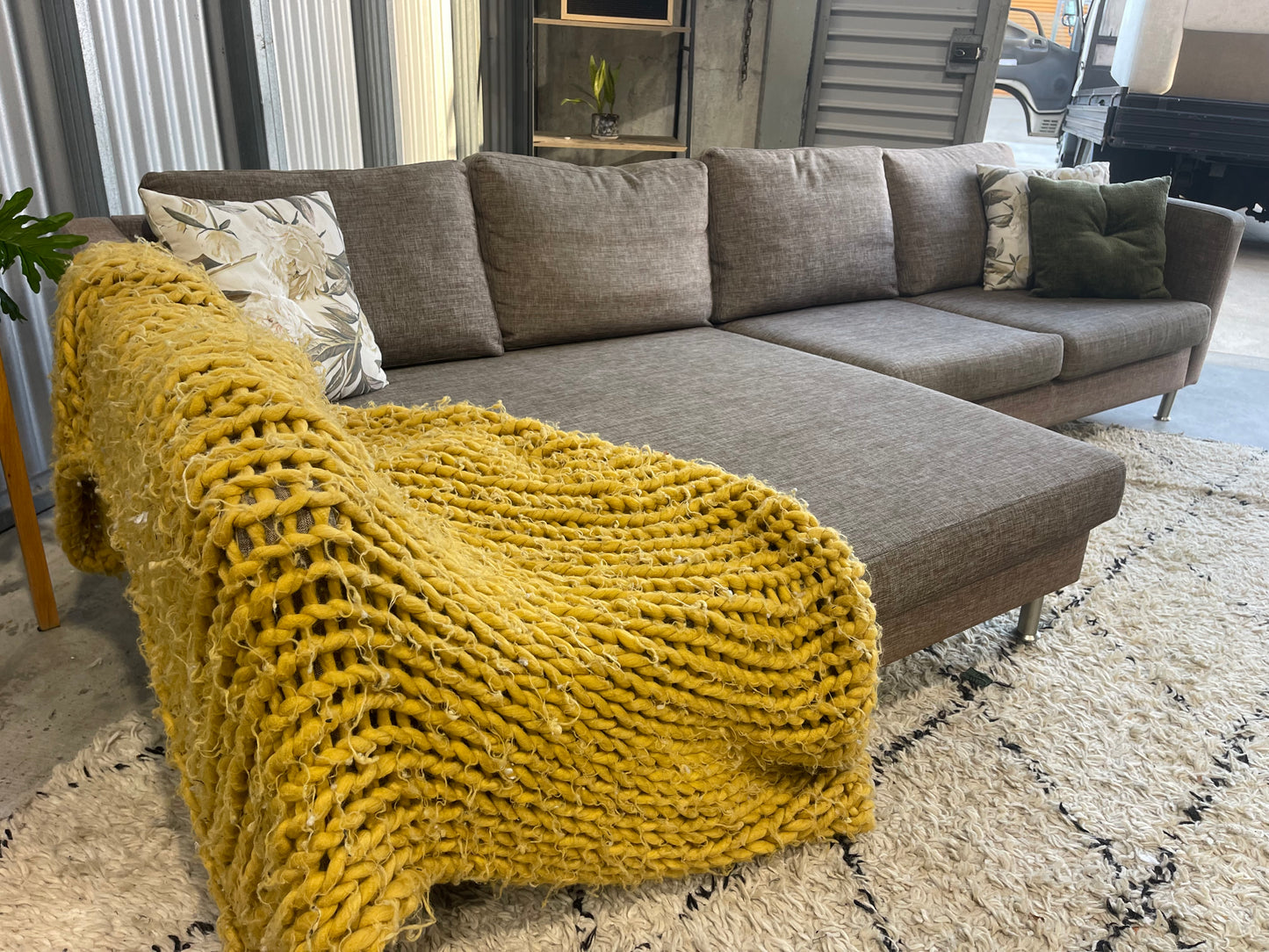 GOOD CONDITION
BO CONCEPT L SHAPE