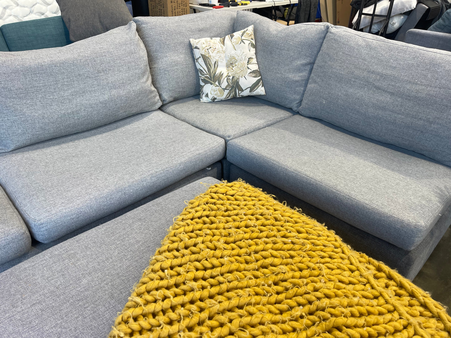 !!!FREE DELIVERY!!! π π¦ Excelent Condition - Modern Gray Colour - 5 seater modular Corner with Ottoman