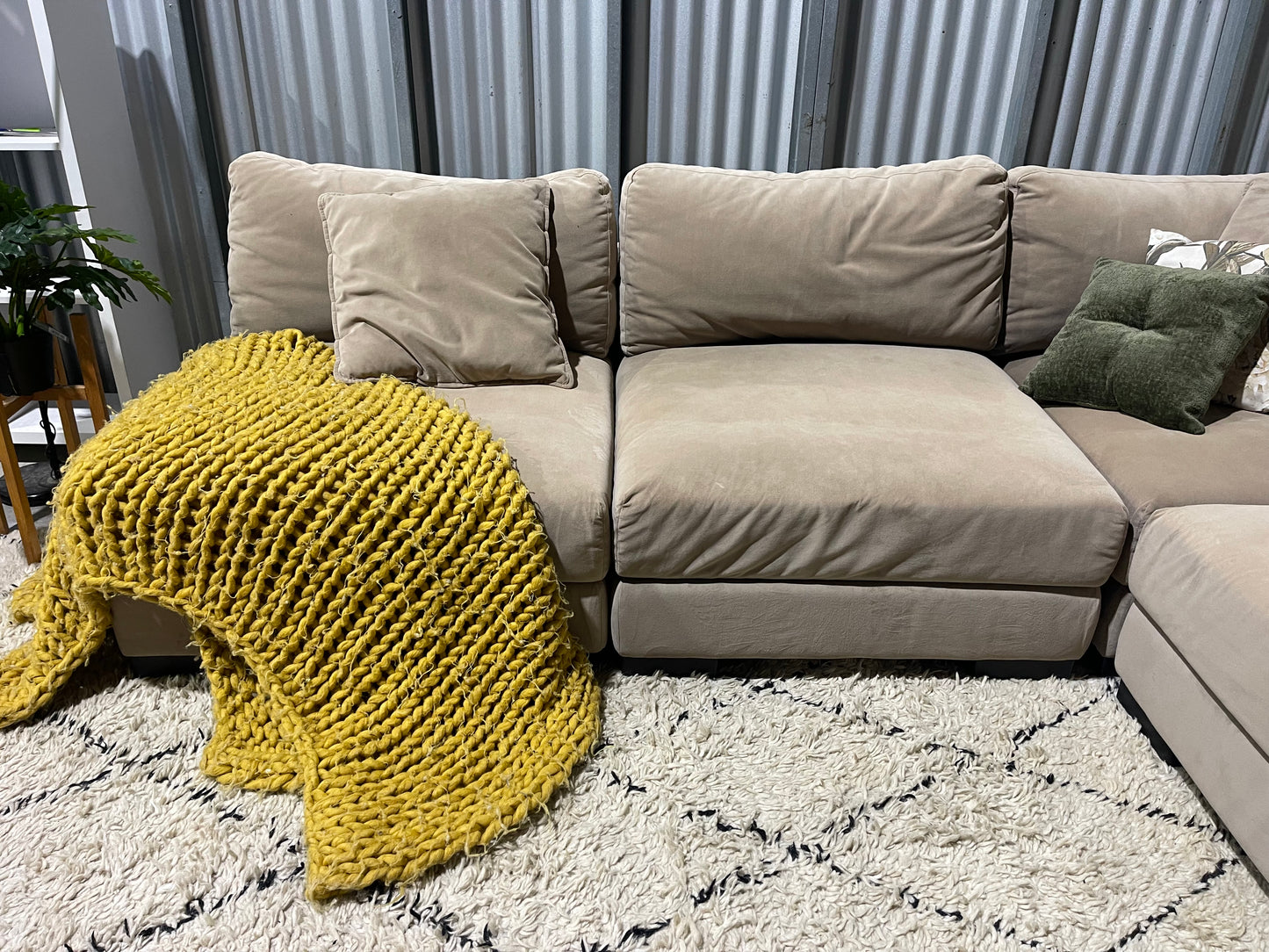 EXCELLENT CONDITION
HARVEY NORMAN 5 Seater modular Sectional Corner Lounge Suite
