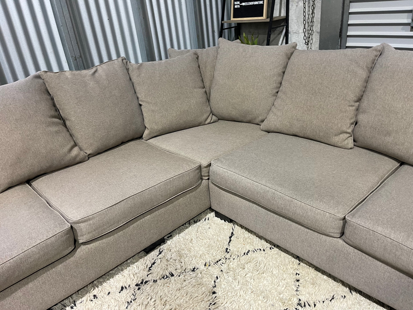 GOOD CONDITION NZ MADE 5 SEATER CORNER LOUNGE SUITE