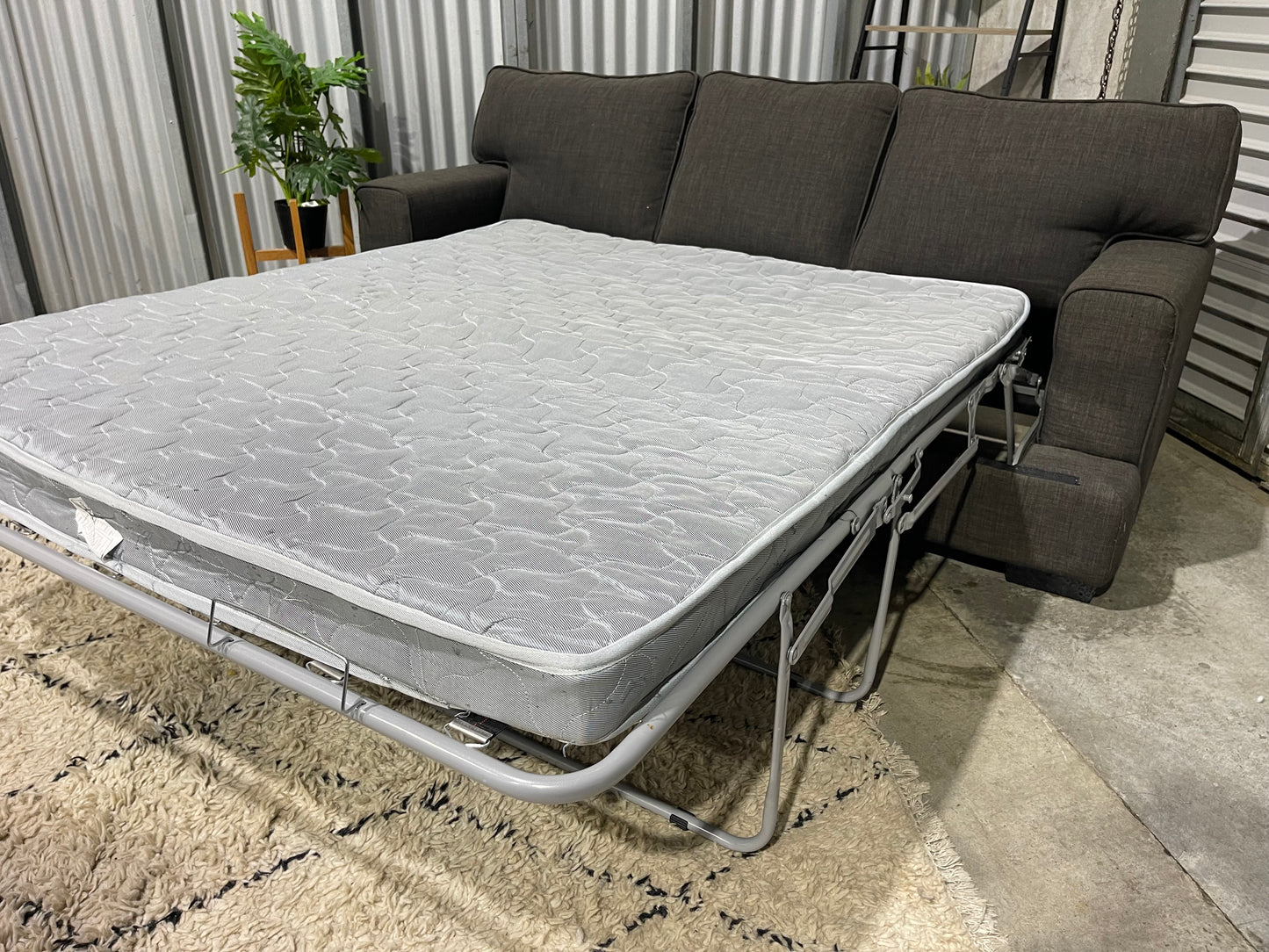 EXCELLENT CONDITION
3 SEATER SOFA BED