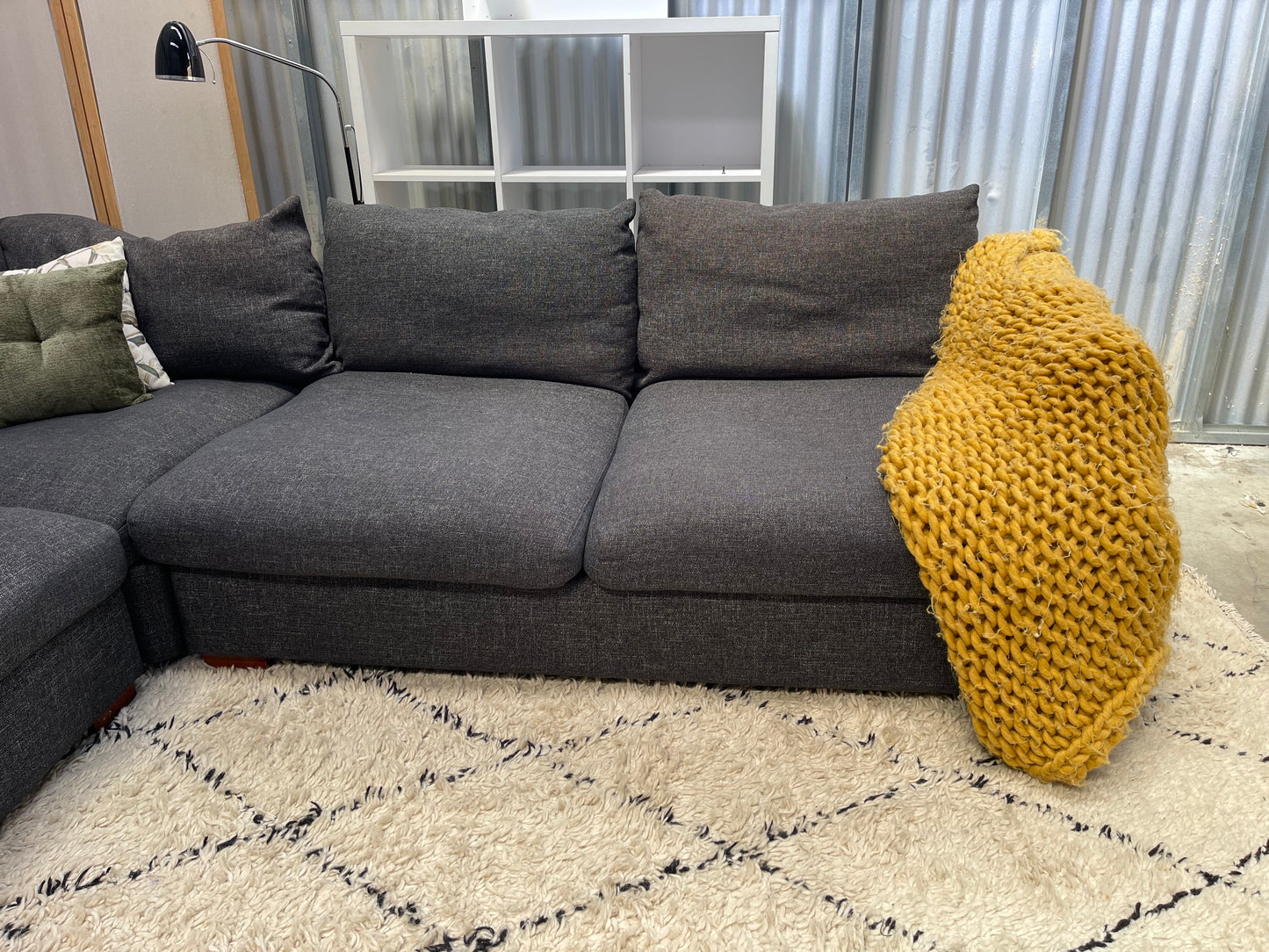 !!!FREE DELIVERY!!! π π¦ EXCELLENT CONDITION FEATHER DOWN - Charcoal Black Colour - JOHN YOUNG BRANDED - 5 Seater Corner Lounge Suite