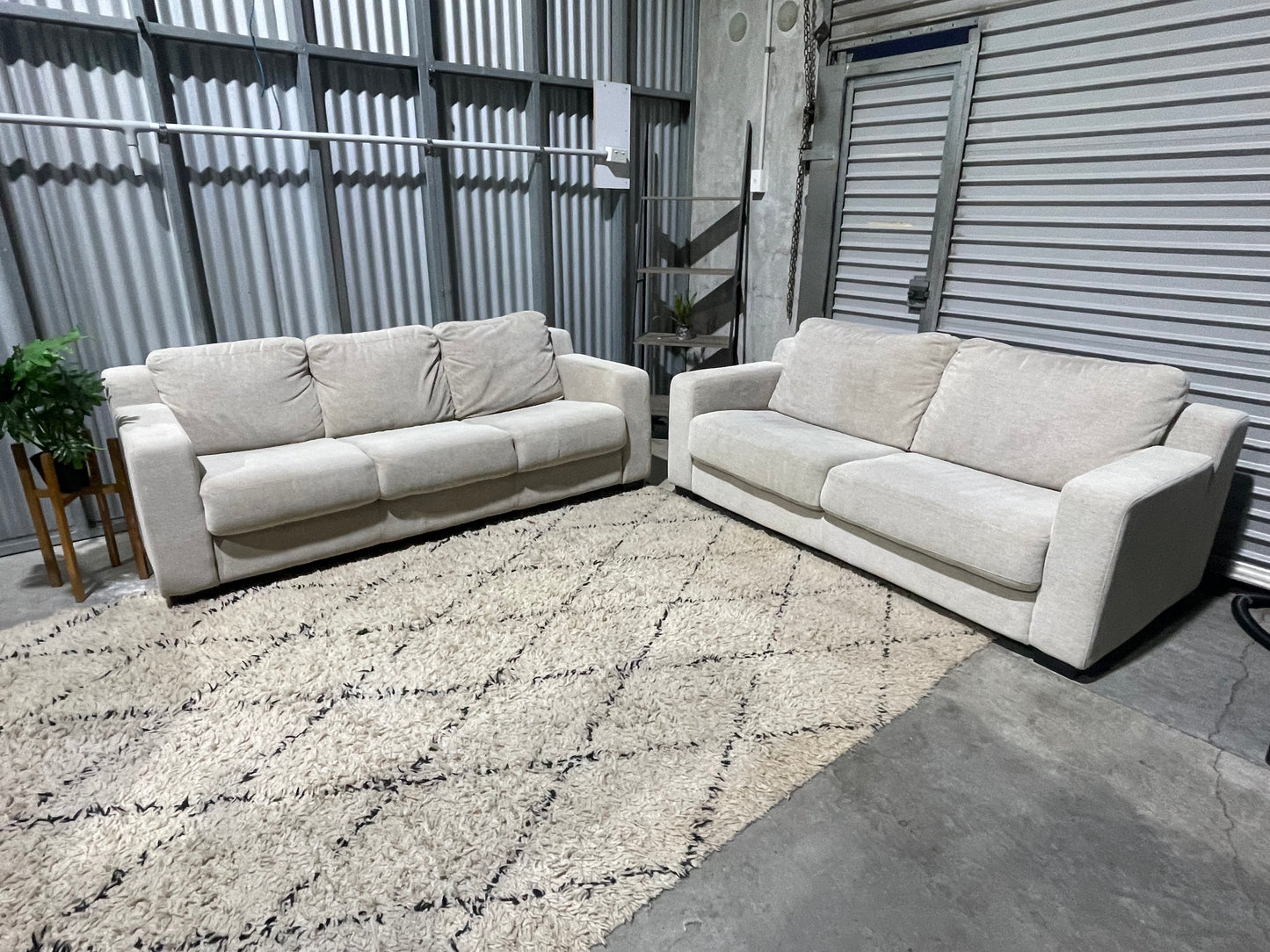 GREAT CONDITION HARVEY NORMAN 2+3 SEATER LOUNGE SUITE