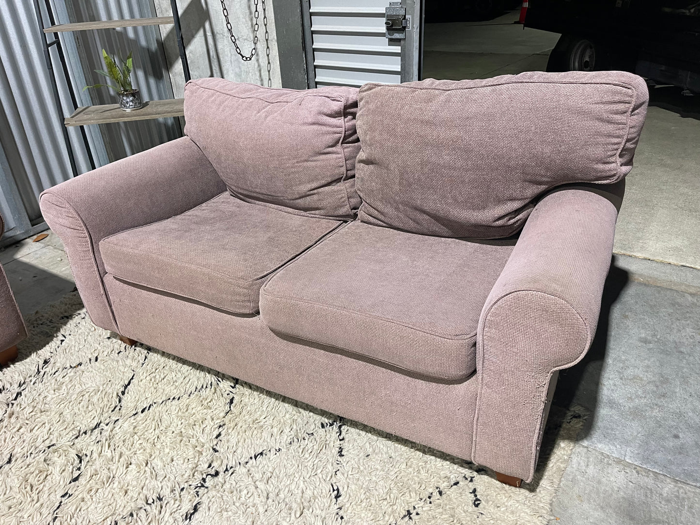 GOOD CONDITION
NZ MADE 2+3 SEATER SUITE