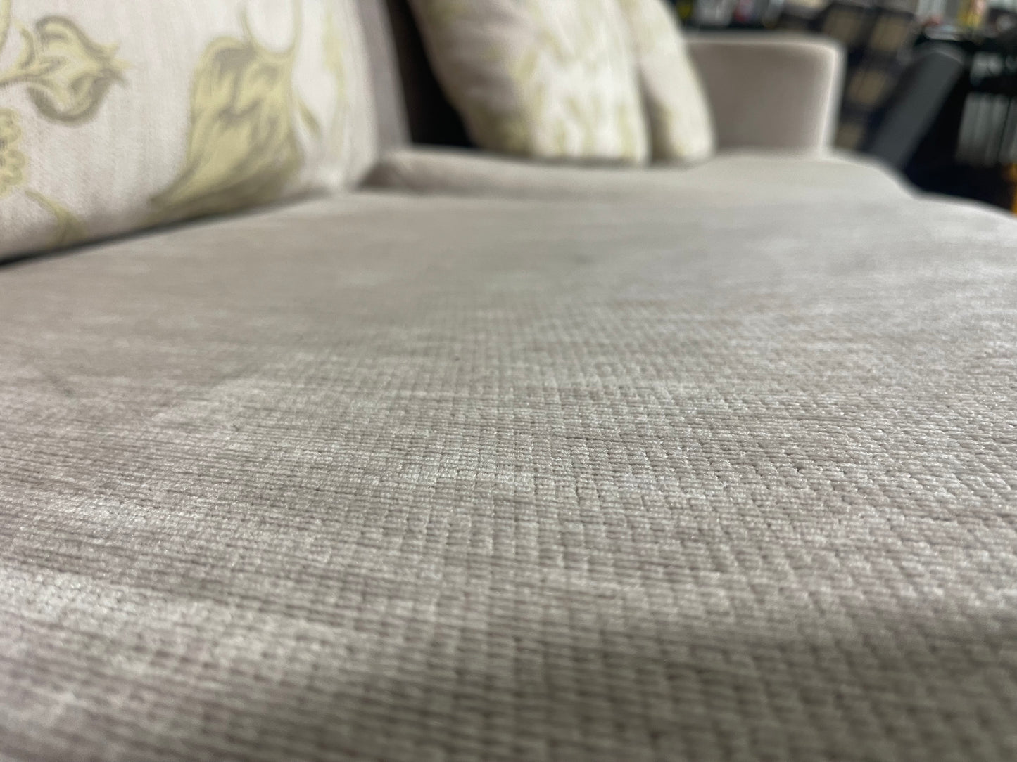 !!!FREE DELIVERY!!! π π¦ Great Condition - Cream Colour - ZODIAC BRANDED - 3 Seater Sofa with Ottoman