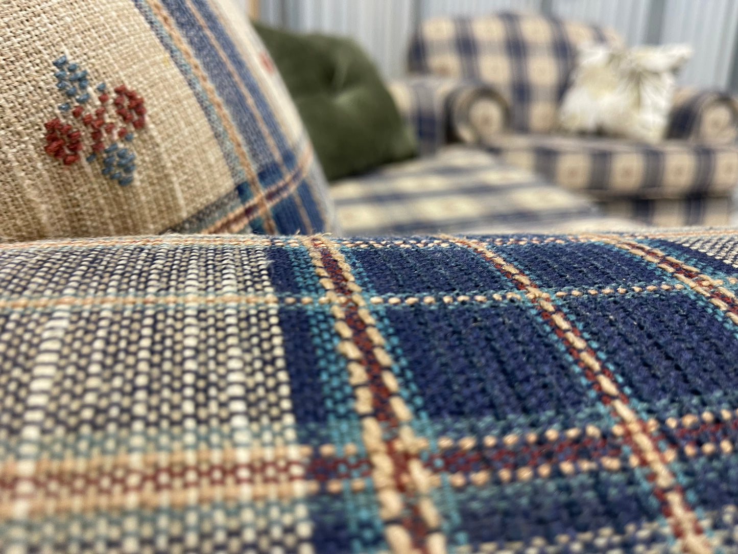 !!!FREE DELIVERY!!! π π¦ Excellent Condition - Patterned Canvas Burlap - D.A. LEWIS BRANDED - 2 + 1 Seater Lounge Suite
