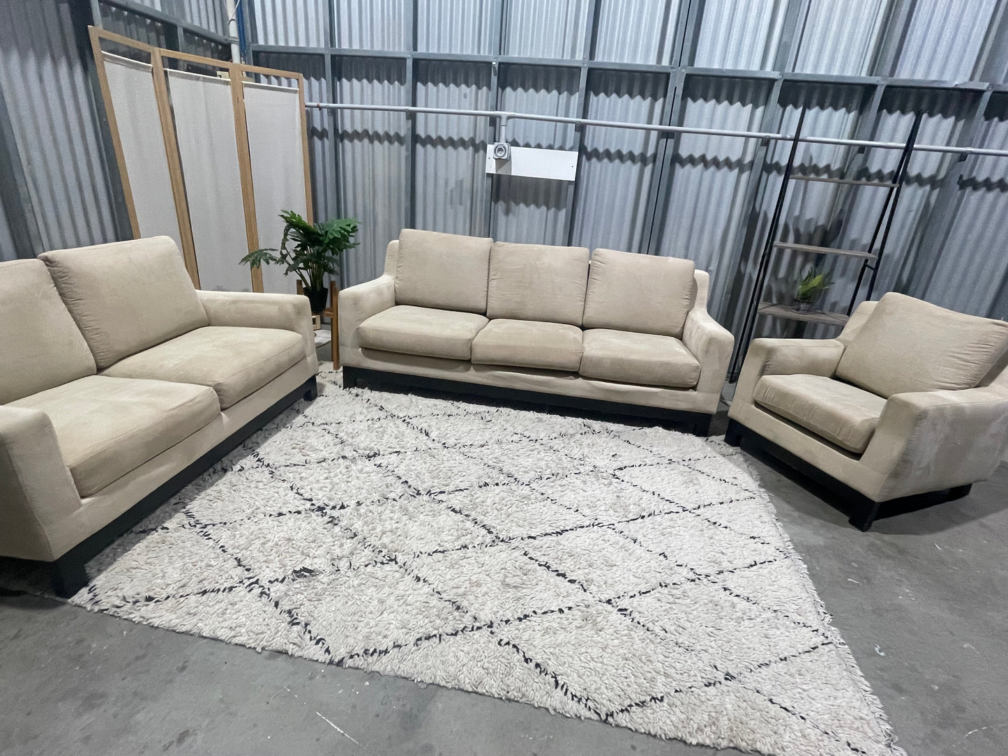 !!!FREE DELIVERY!!! π π¦ Excellent Condition - HARVEYNORMAN BRANDED - Elk Suede Colour - 3 + 2 + armchair Lounge Suite