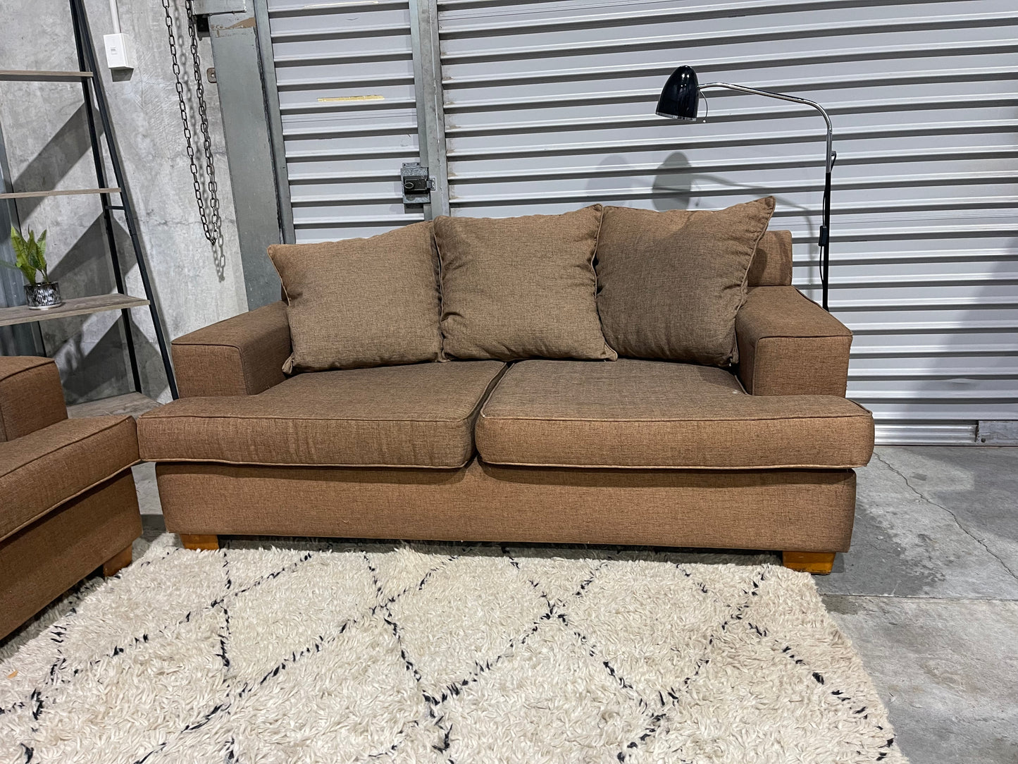 GREAT CONDITION
NZ MADE 2.5+2.5 SEATER LOUNGE SUITE