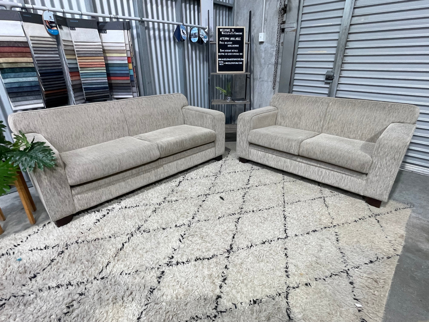 NZ MADE
MOBILIER 2+3 LOUNGE SUITE