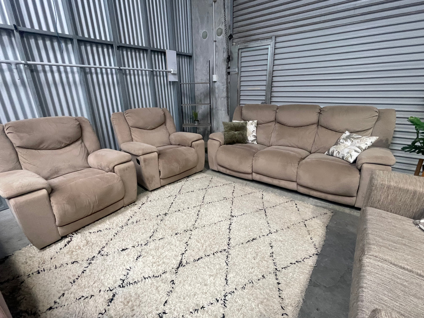 JOHN YOUNG 3+1+1 RECLINER SUITE