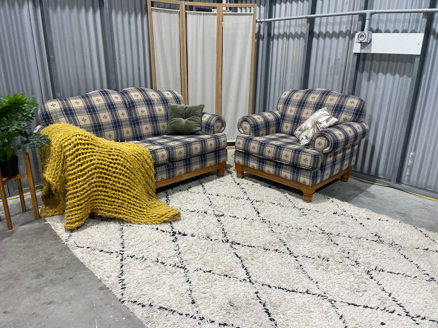 !!!FREE DELIVERY!!! π π¦ Excellent Condition - Patterned Canvas Burlap - D.A. LEWIS BRANDED - 2 + 1 Seater Lounge Suite