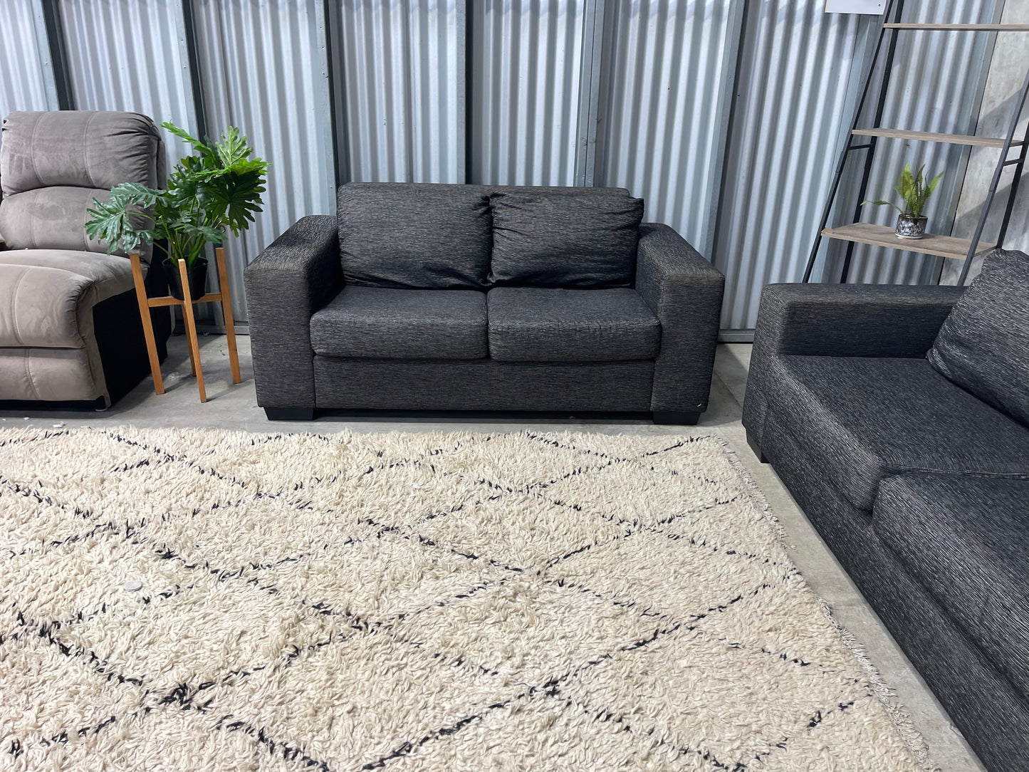 EXCELLENT CONDITION
2+3 SEATER LOUNGE SUITE