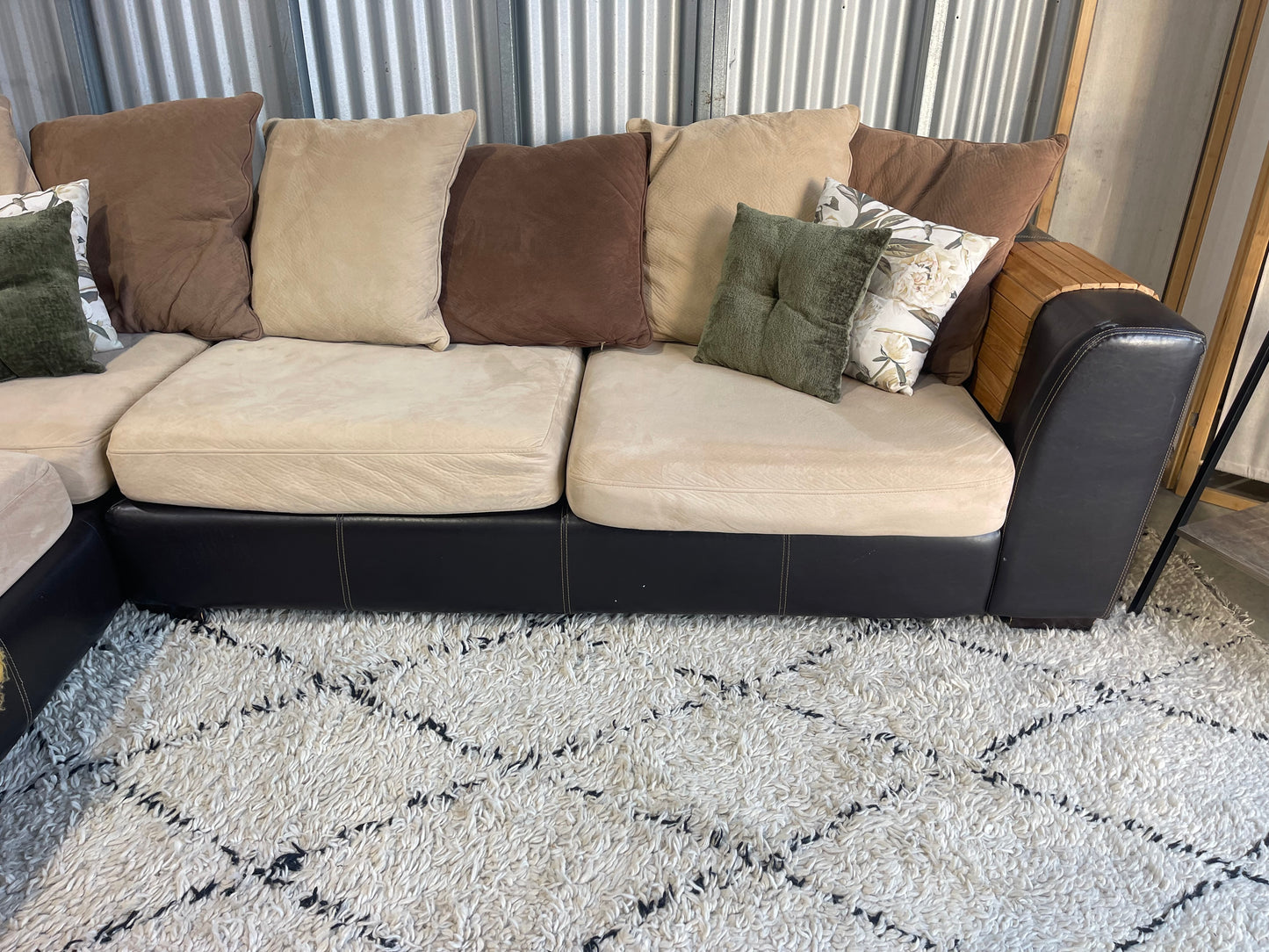 !!!FREE DELIVERY!!! π π¦ Good Condition - Woodland Brown Leather Look - 5 seater Corner lounge Suite with Chaise