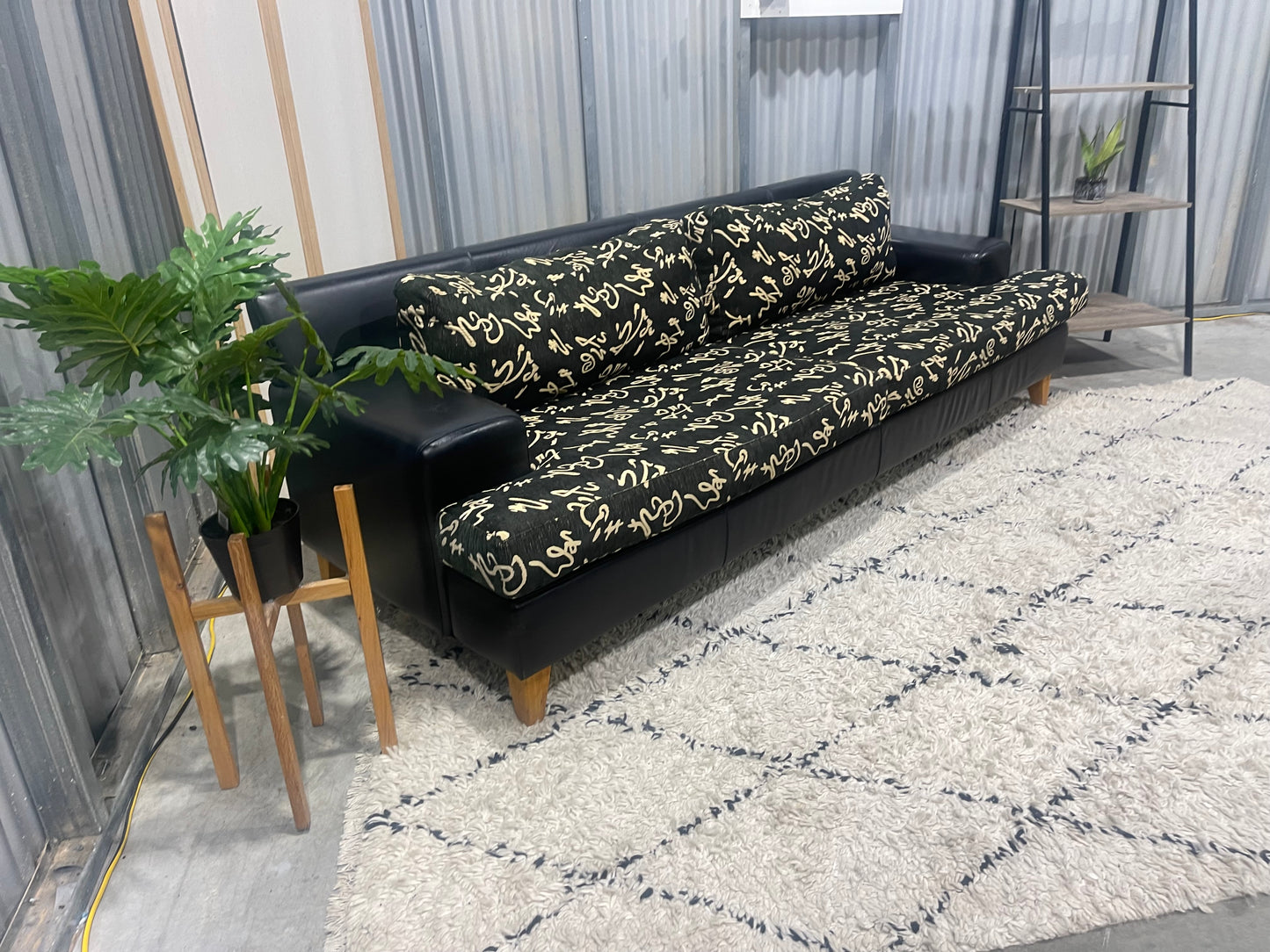 !!!FREE DELIVERY!!! π π¦ Great Condition - Black Leather Colour - 3 Seater Sofa with Patterned Cushions